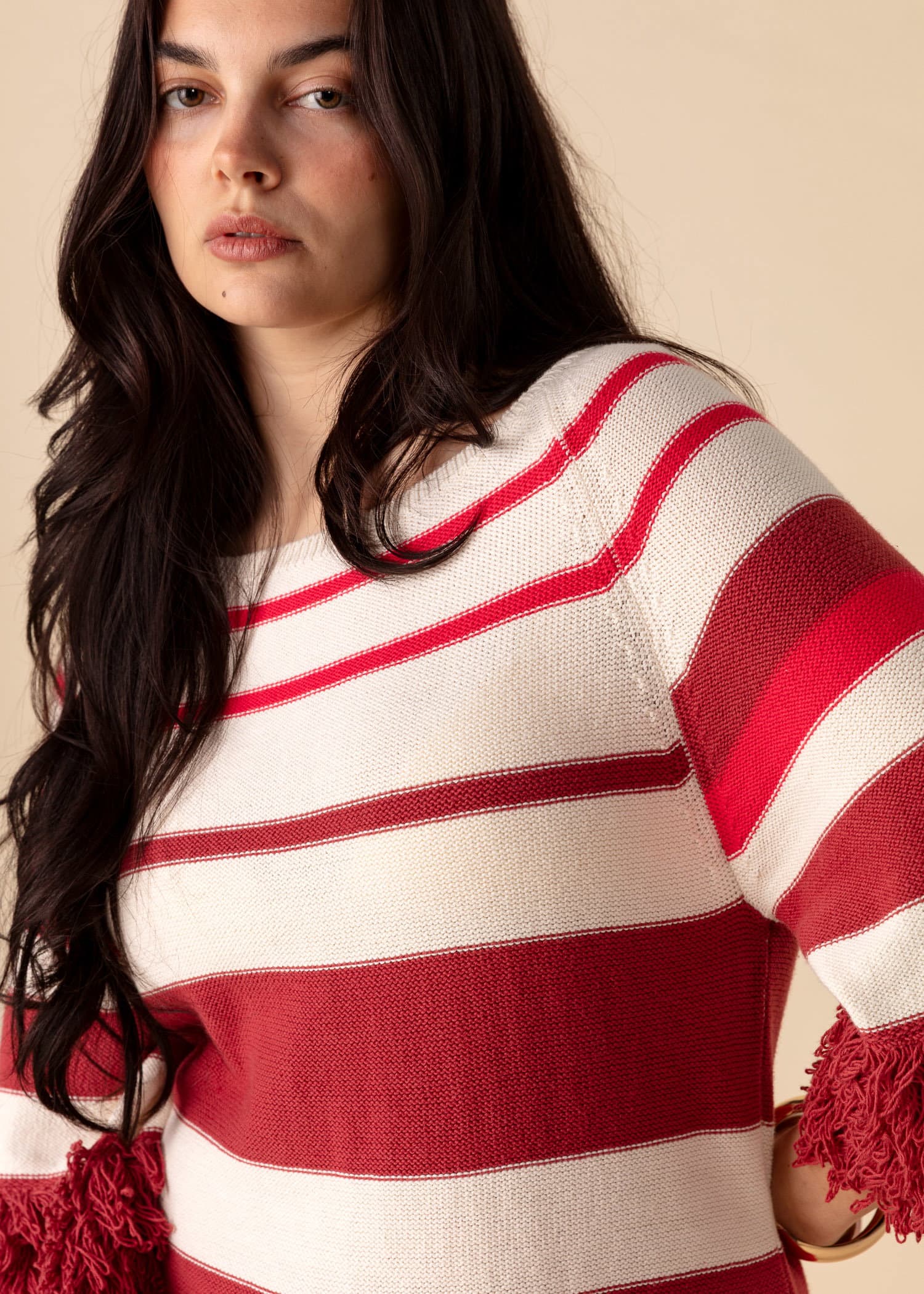 ALMA Strikket kjole med frynser - Rød 3 - Indiska