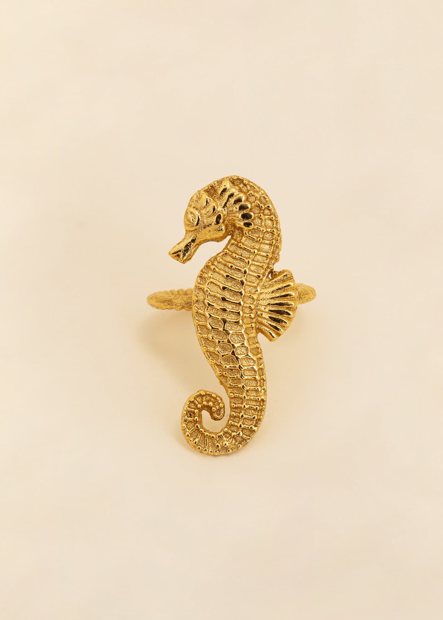 SEAHORSE Dekorativ serviettring - Gull 1 - Indiska