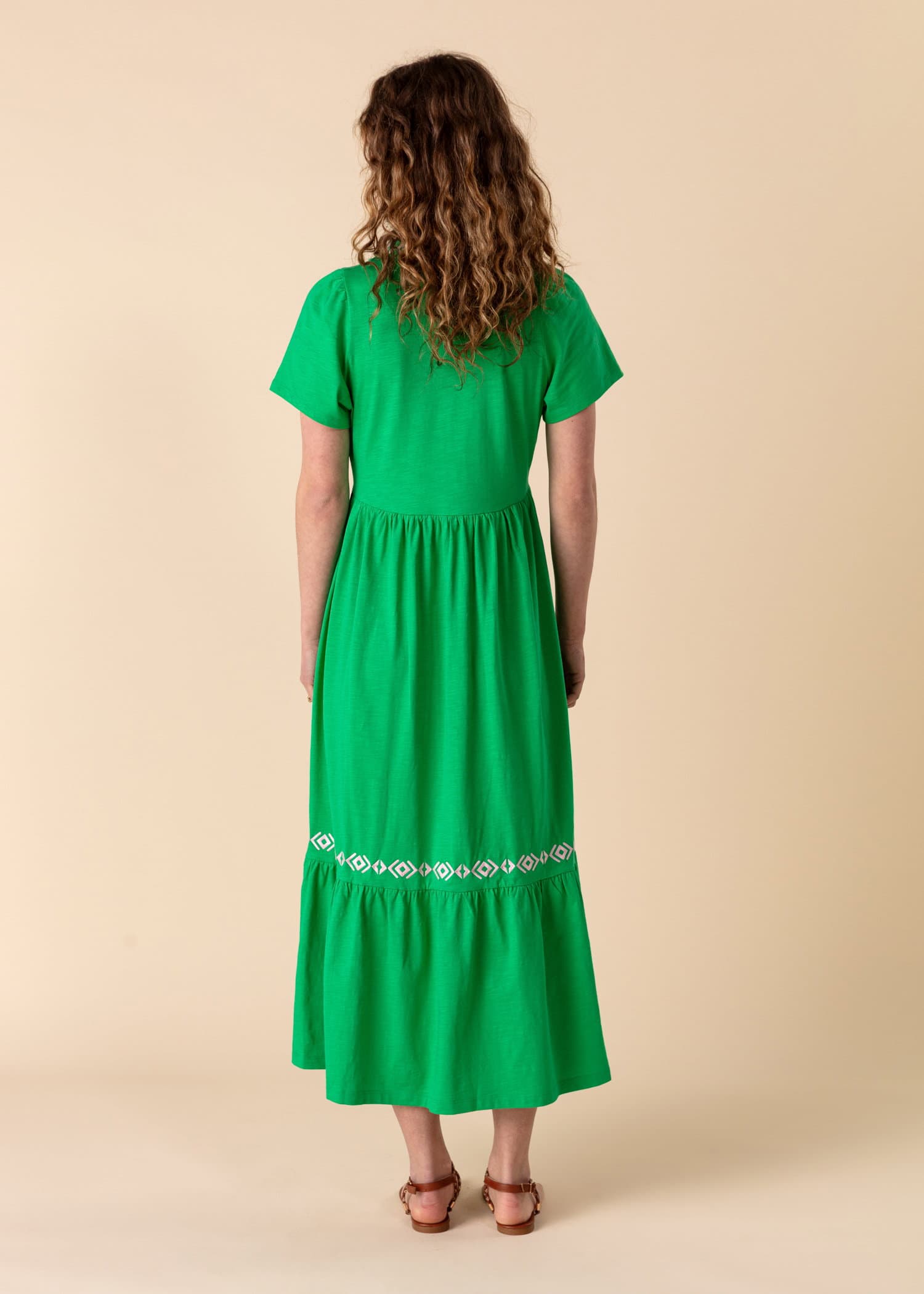 SILVIA Broderad jerseyklänning - Grön 3 - Indiska