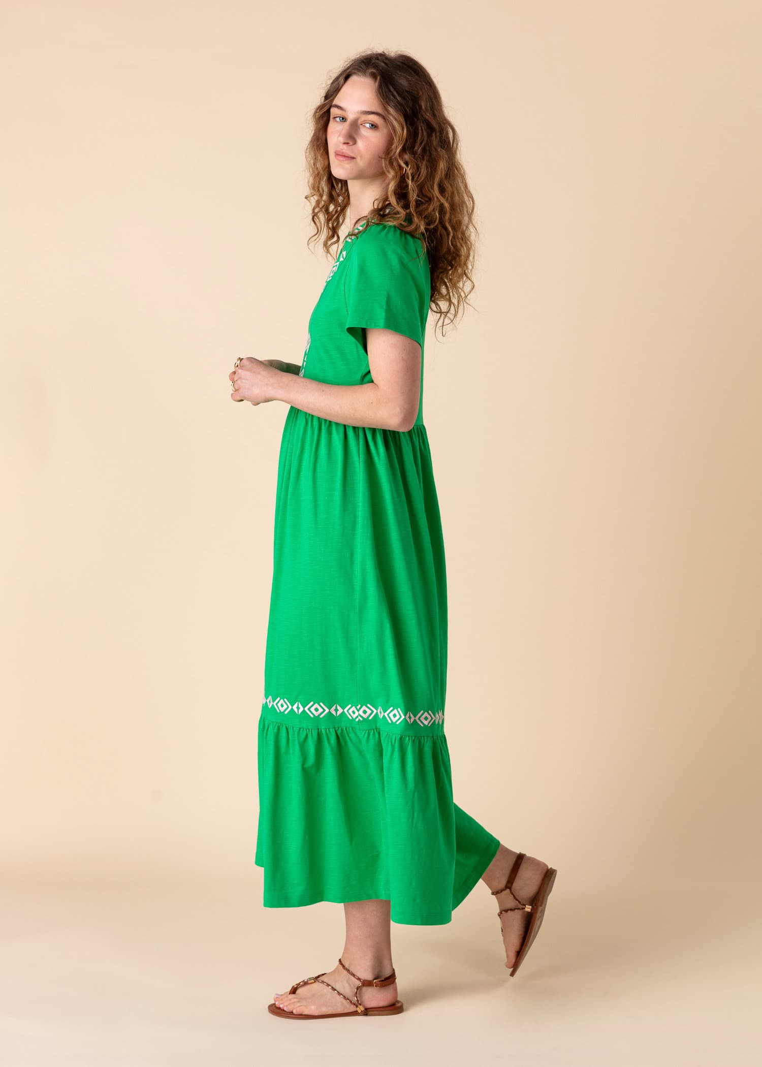 SILVIA Broderad jerseyklänning - Grön 4 - Indiska