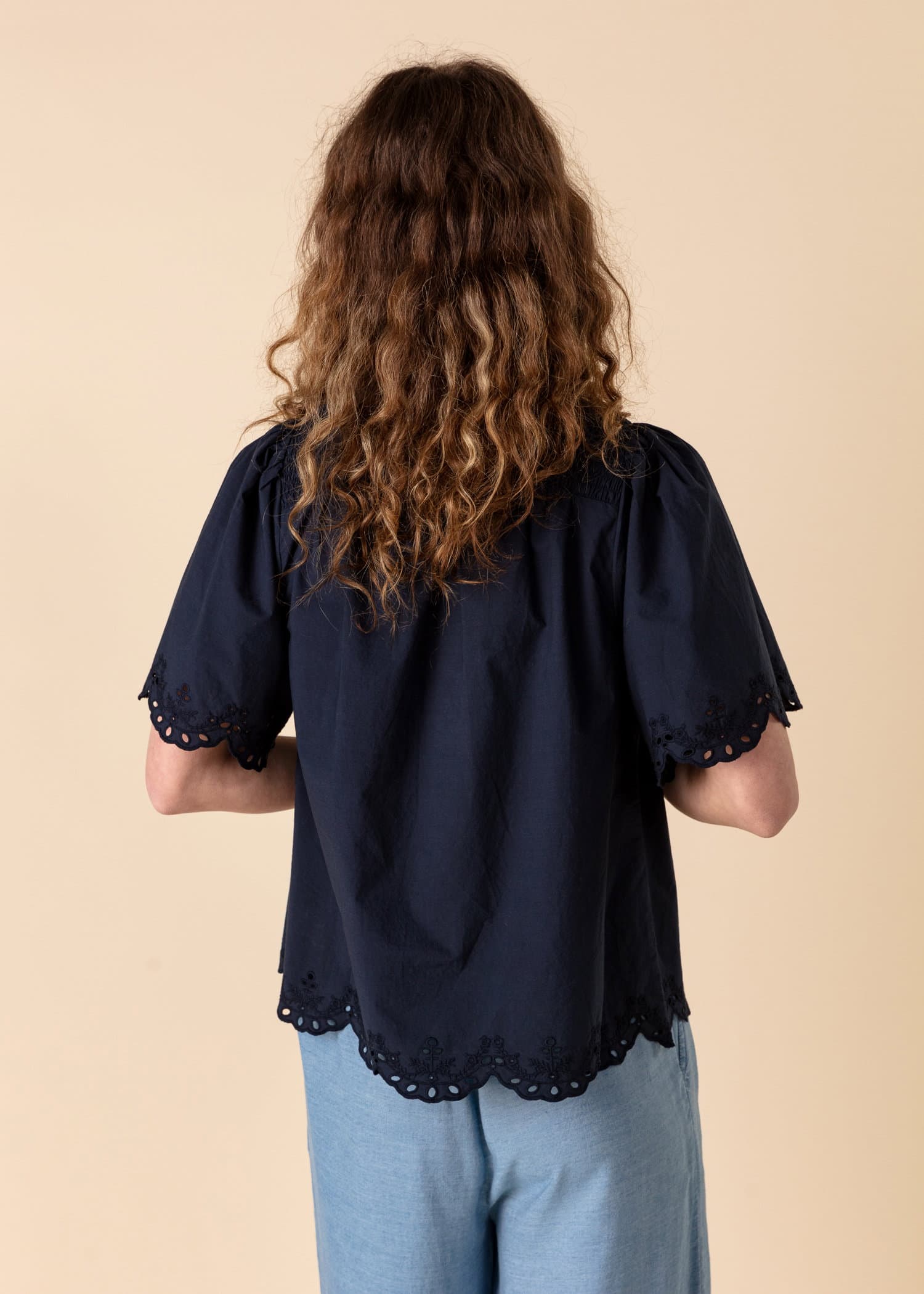 ARIELLE Blå blus med vågiga kanter - Blå 2 - Indiska