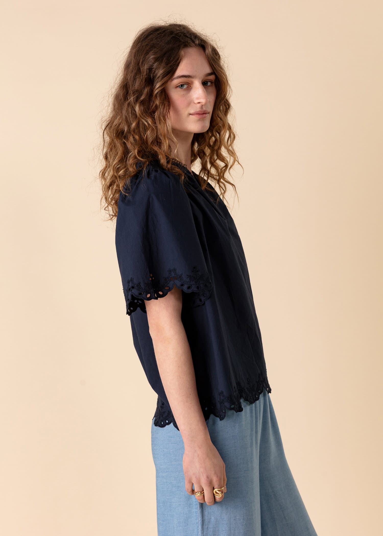 ARIELLE Blå blus med vågiga kanter - Blå 3 - Indiska