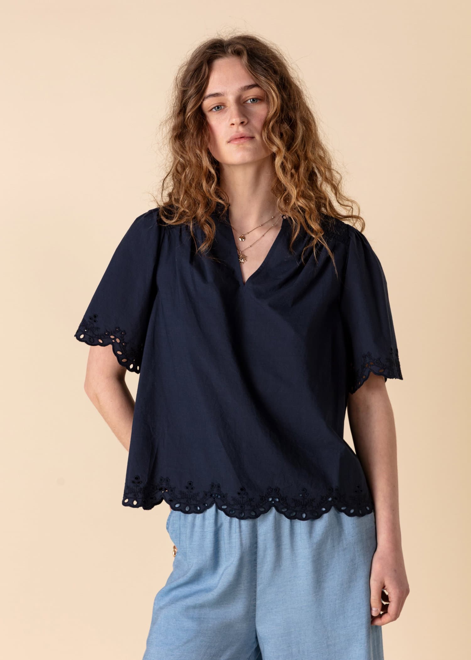 ARIELLE Blå blus med vågiga kanter - Blå 4 - Indiska