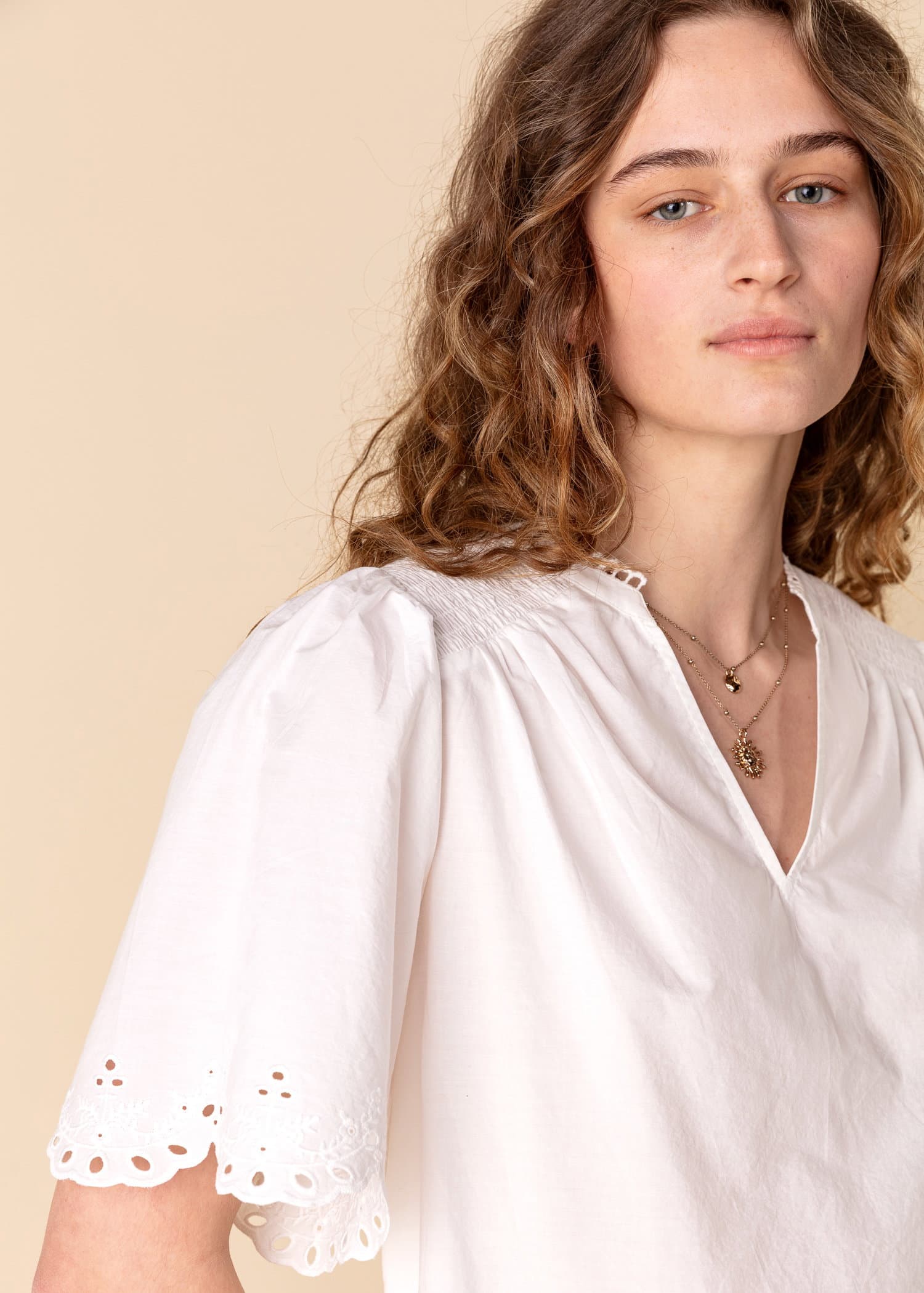 ARIELLE Vit blus med vågiga kanter - Vit 2 - Indiska