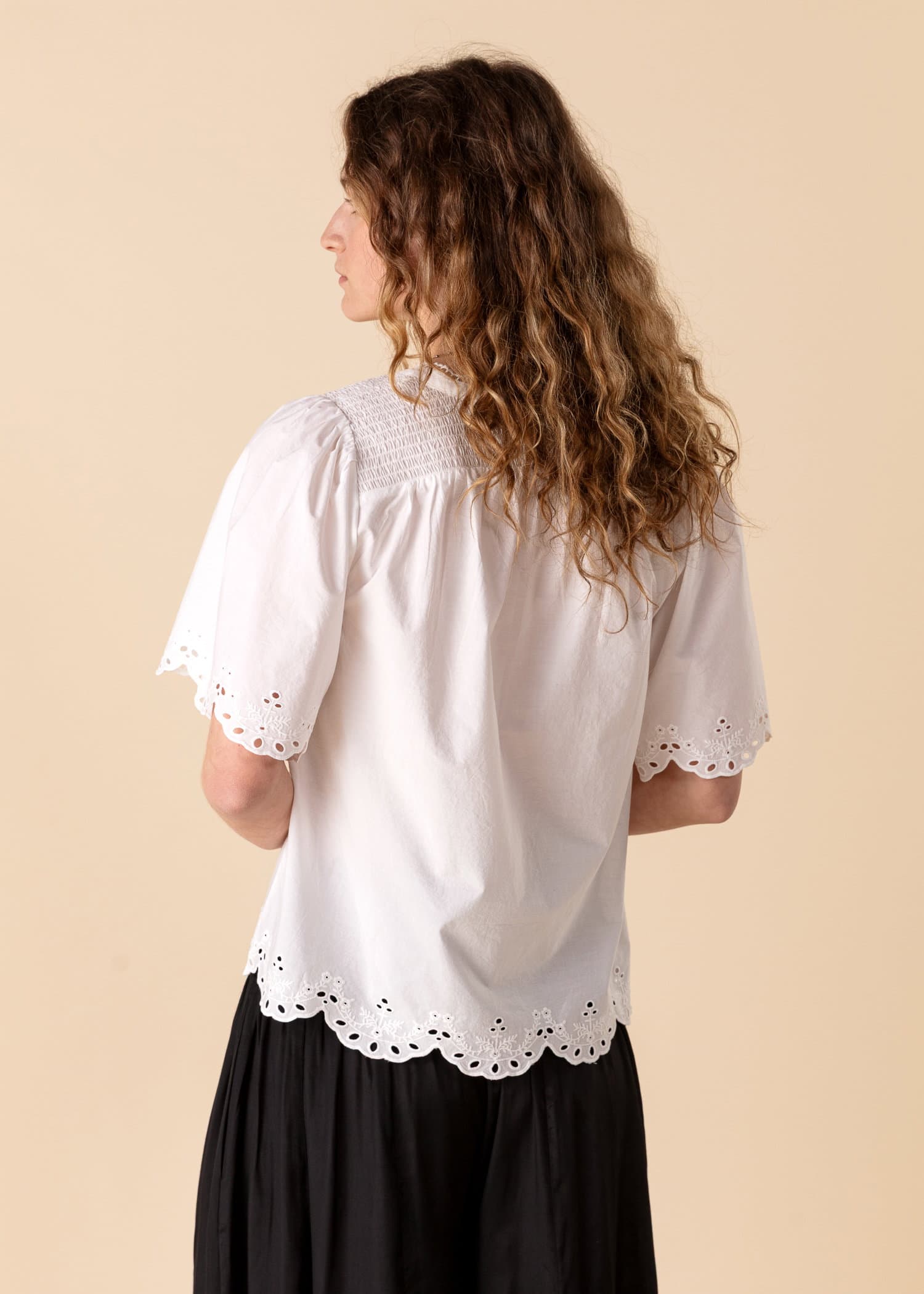 ARIELLE Vit blus med vågiga kanter - Vit 3 - Indiska