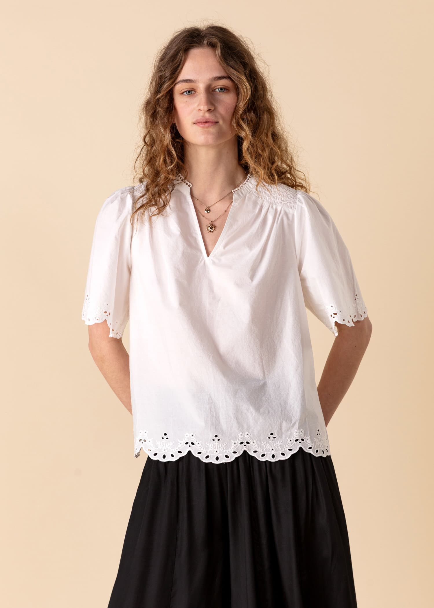 ARIELLE Vit blus med vågiga kanter - Vit 4 - Indiska