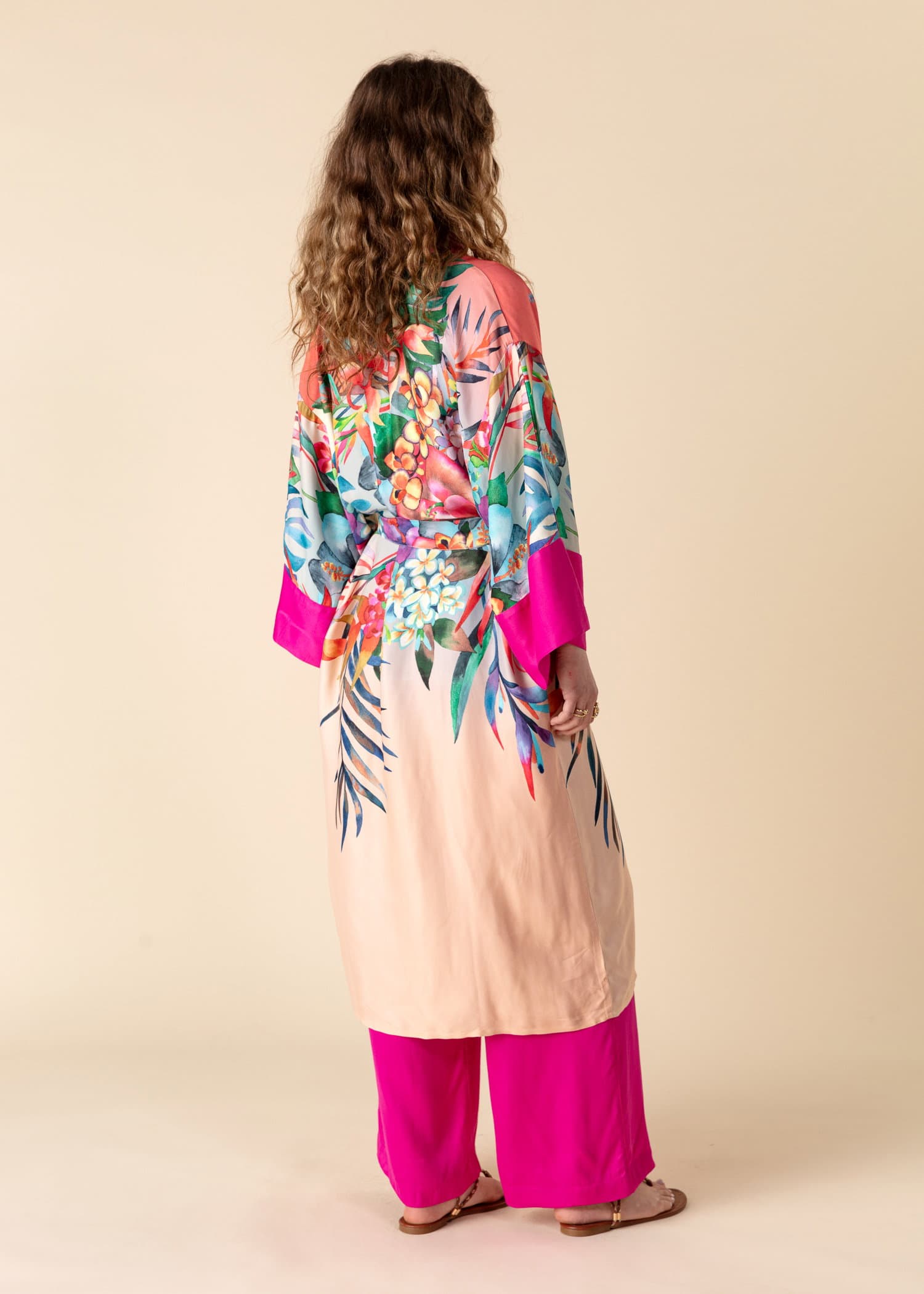 AMIRA Blomstret satengkimono - Rosa 3 - Indiska