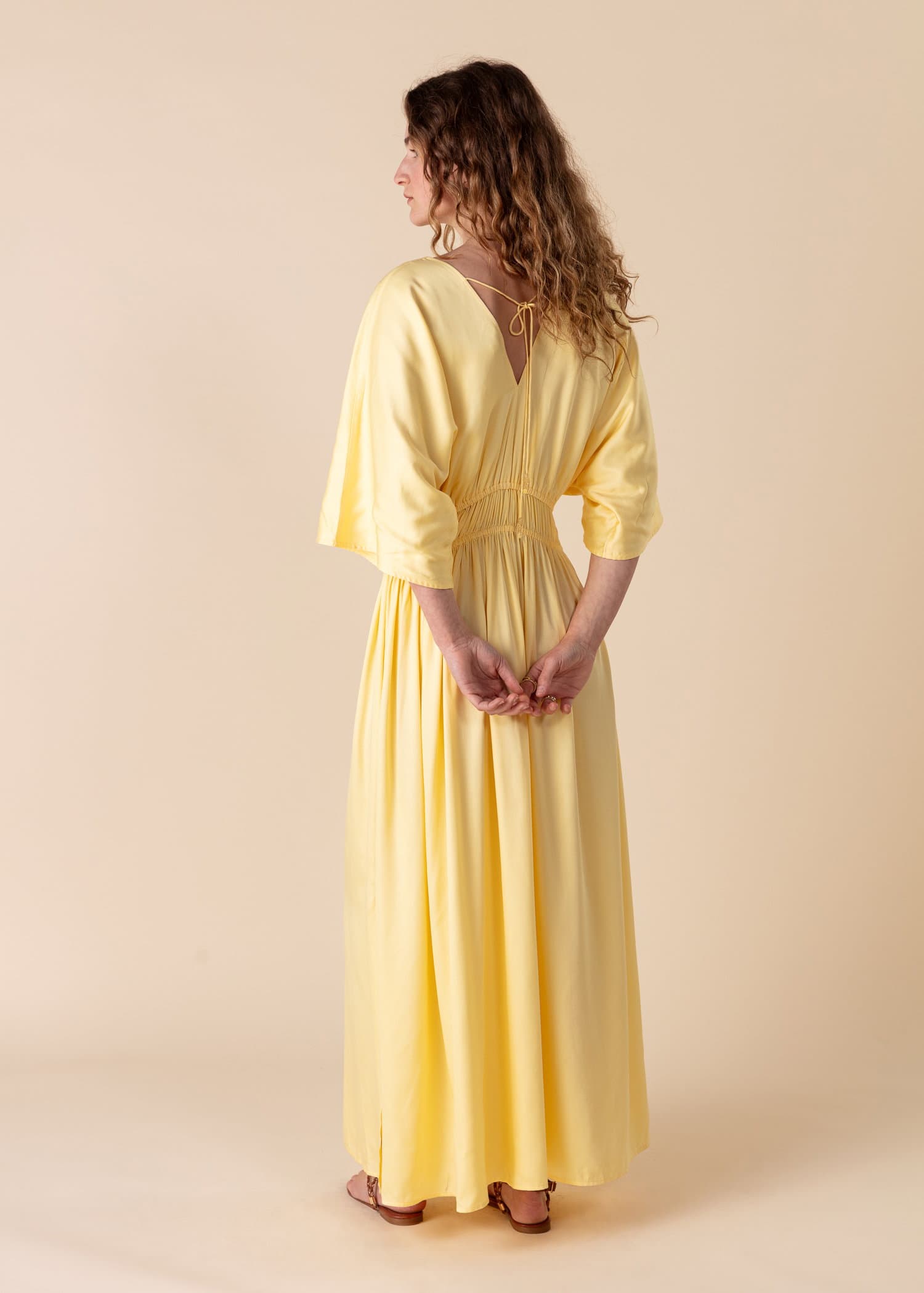 CINDY Gul lang satengkjole - Gul 2 - Indiska