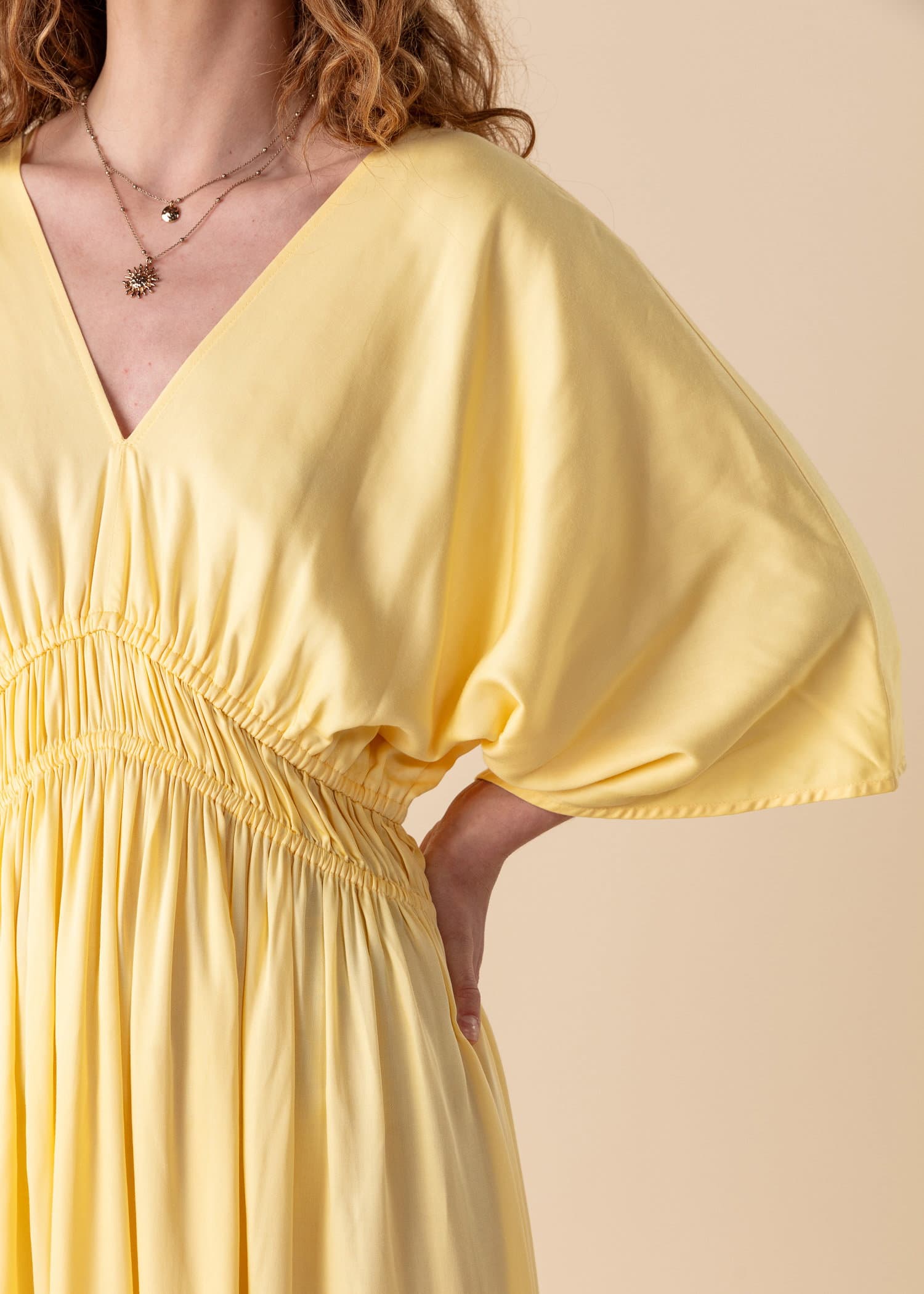 CINDY Gul lang satengkjole - Gul 5 - Indiska