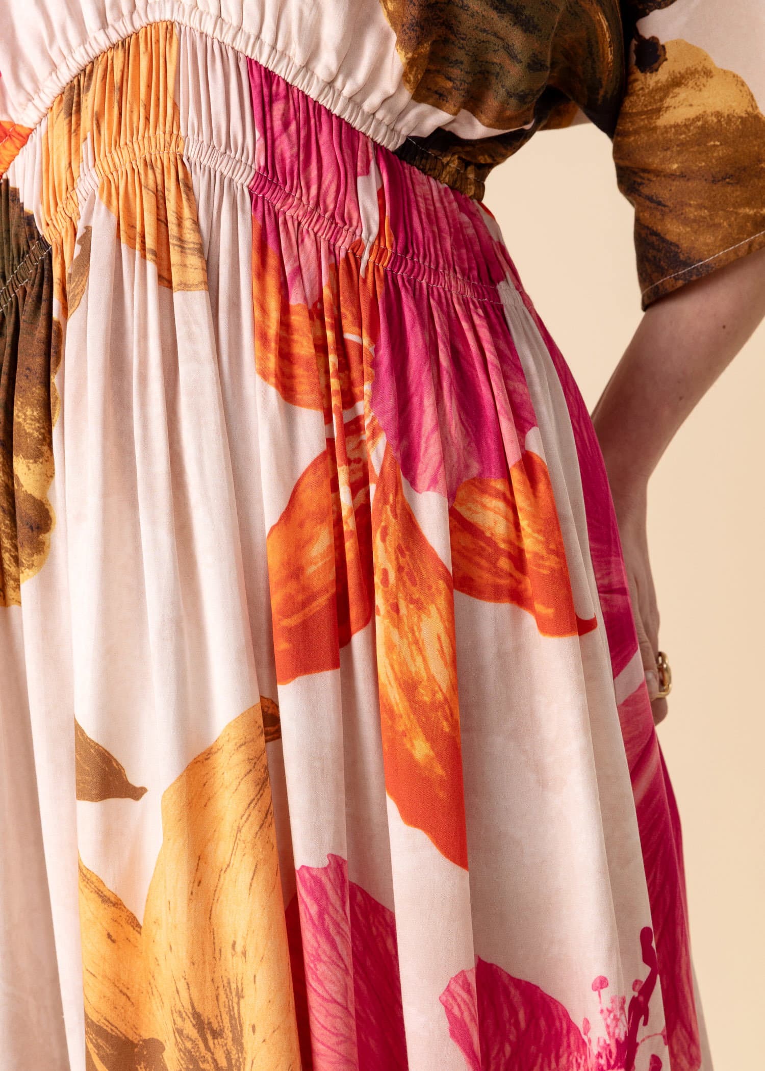 CINDY Mønstret lang satengkjole - Multi 5 - Indiska