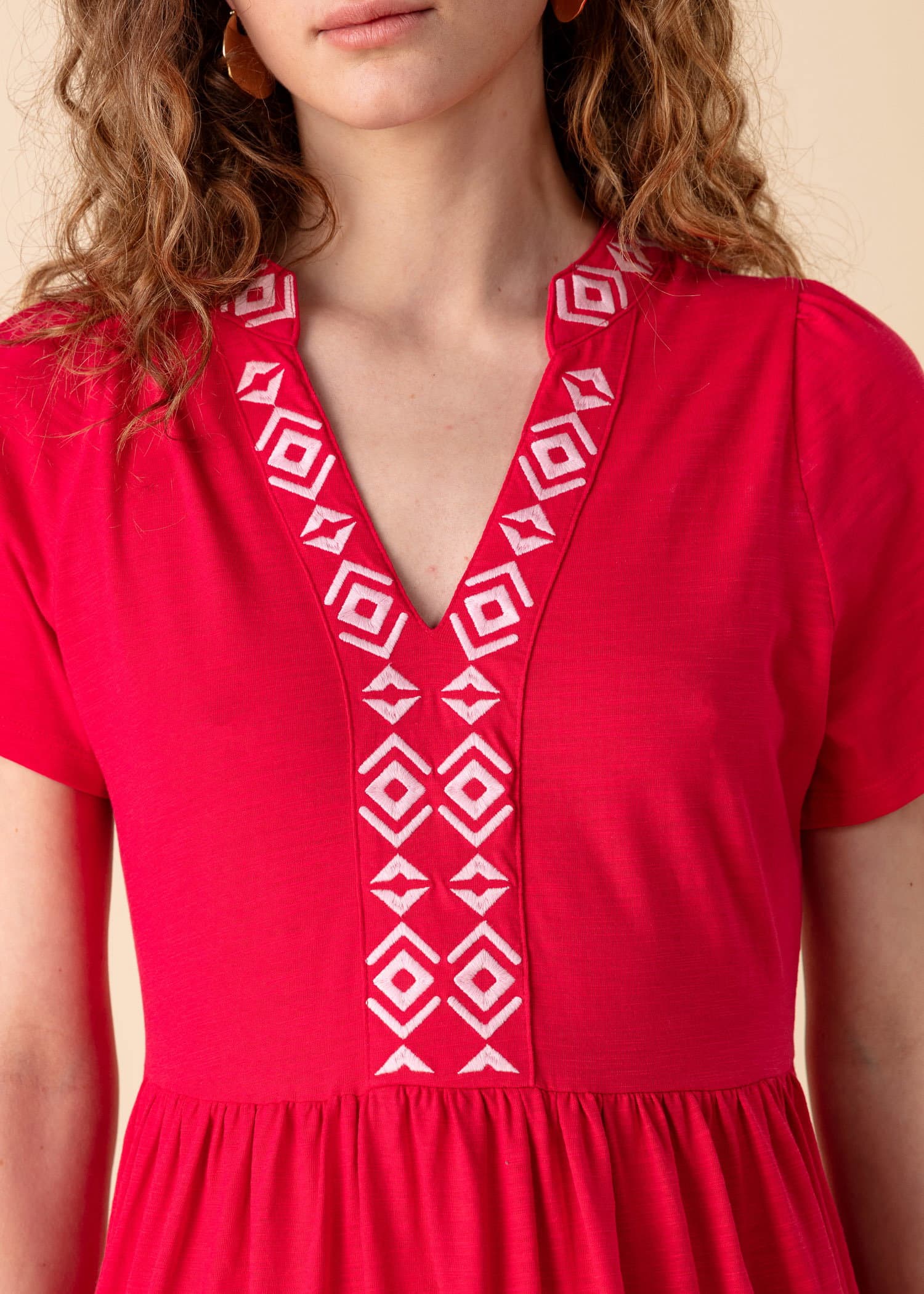 SILVIA Broderad jerseyklänning - Röd 2 - Indiska