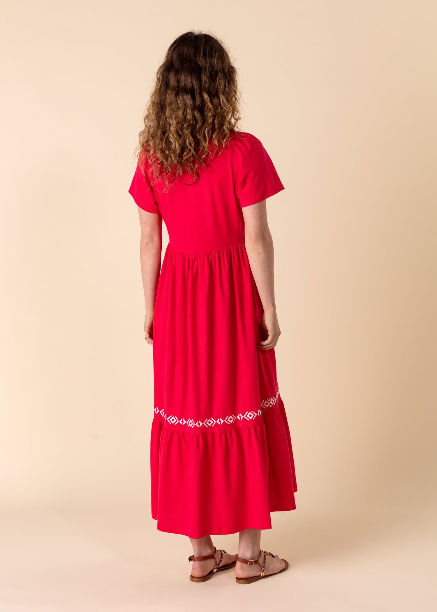 SILVIA Broderad jerseyklänning - Röd 3 - Indiska