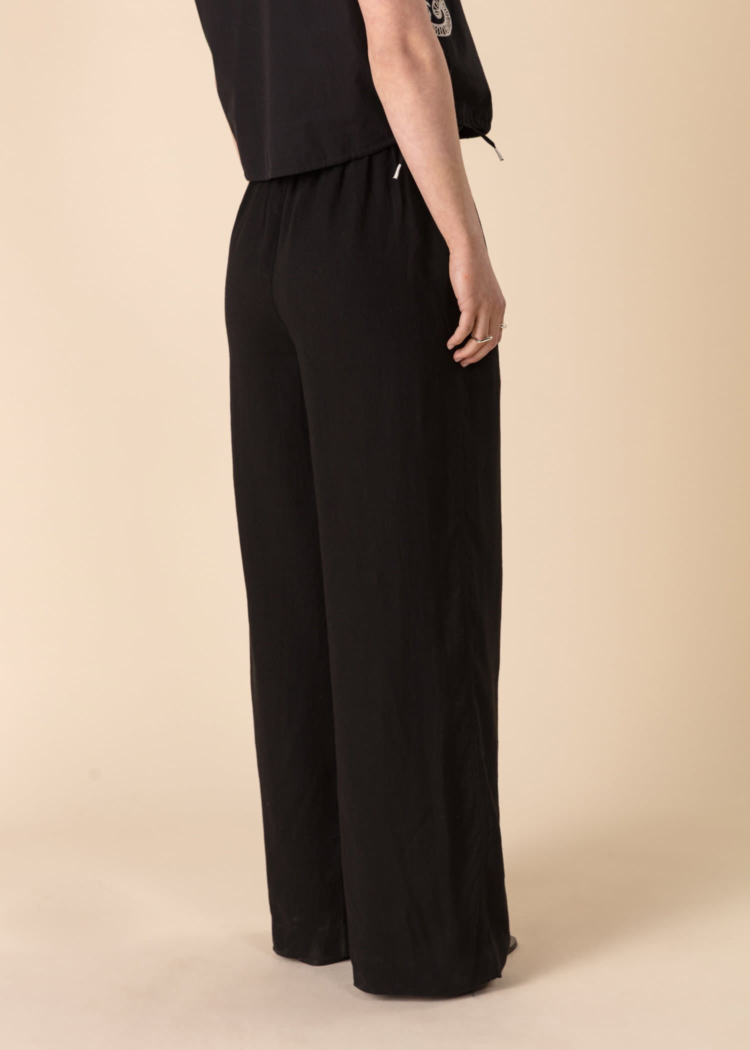 KENZIE Svarta byxor i linmix - Svart 3 - Indiska