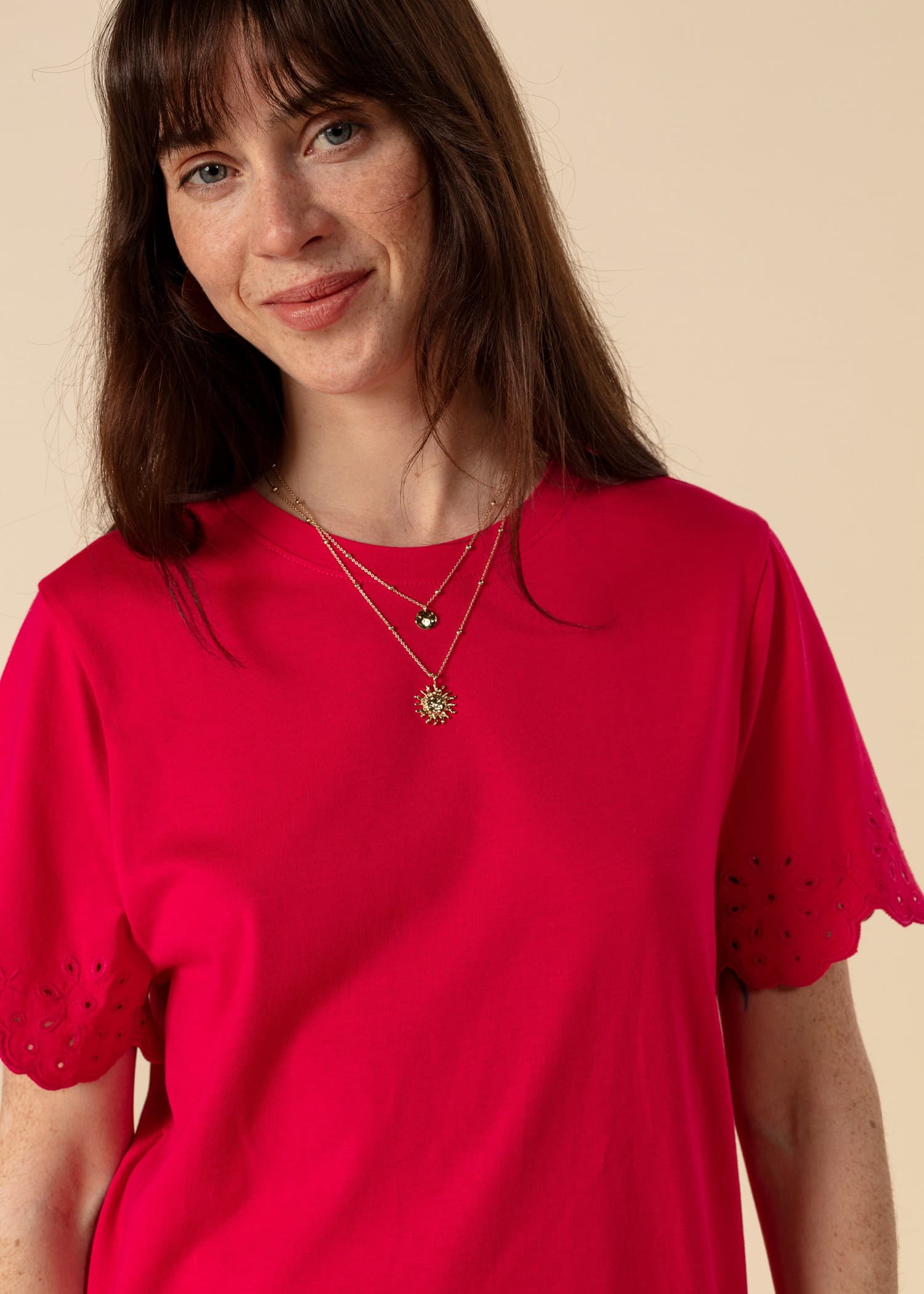 EPPLE T-paita virkatun tyylisillä yksityiskohdilla - Punainen 2 - Indiska