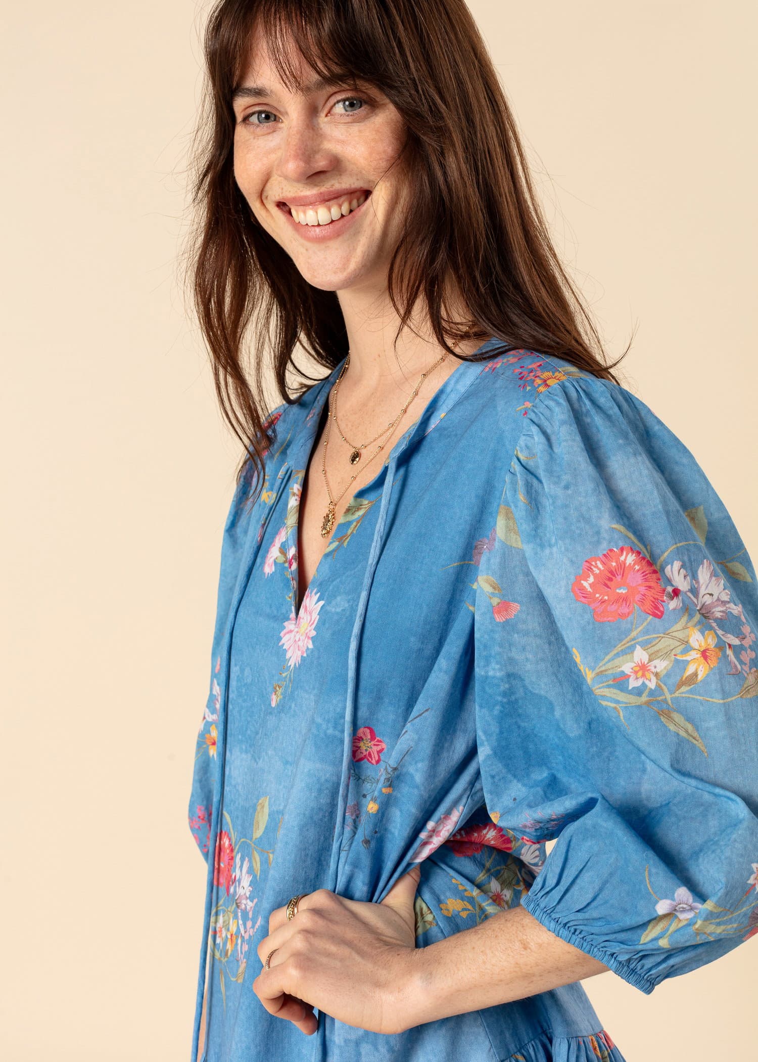 DORIS Blomsterlang kjole - Blå 2 - Indiska