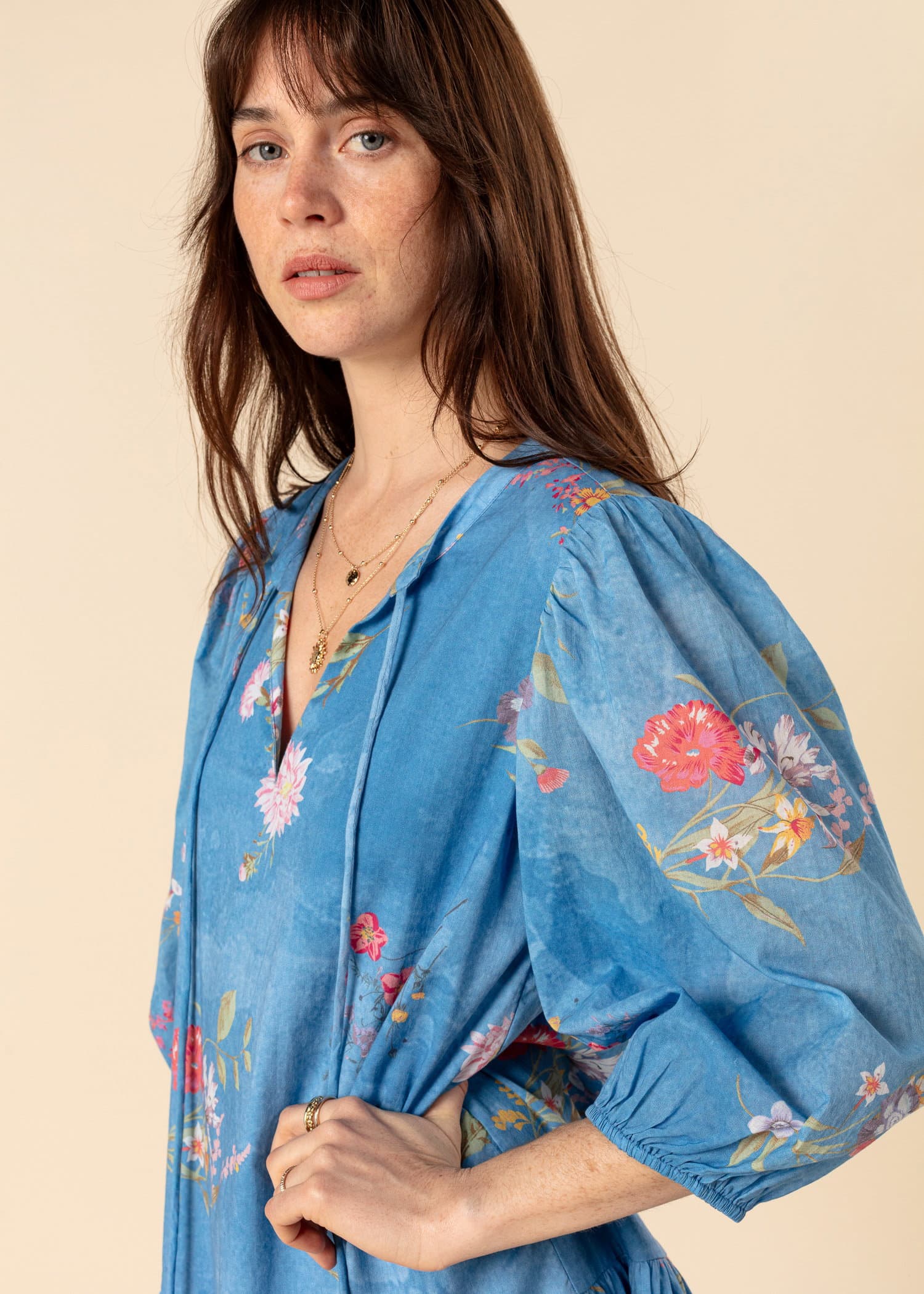 DORIS Blomsterlang kjole - Blå 4 - Indiska