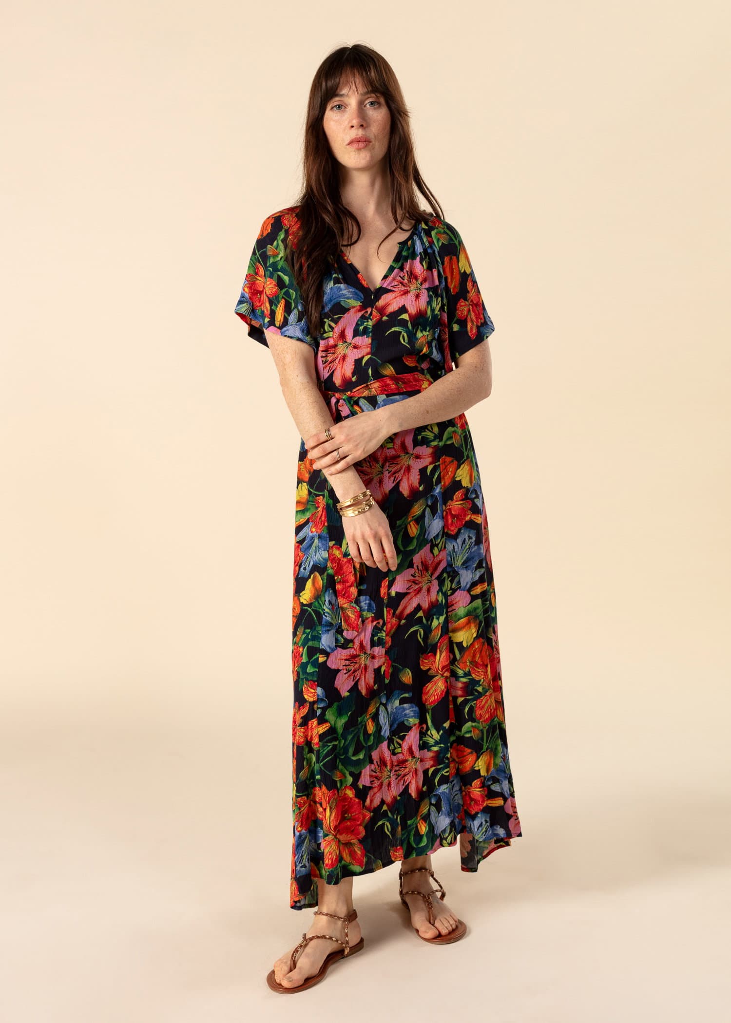 SHARON Blommig lång klänning med knyt - Multi 5 - Indiska