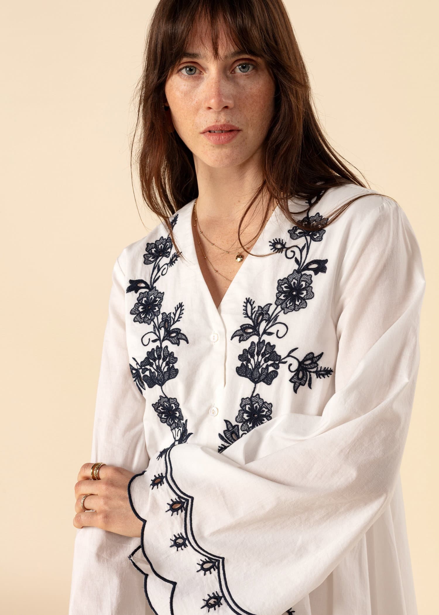 ALICE Kort broderad bomullsklänning - Vit 2 - Indiska