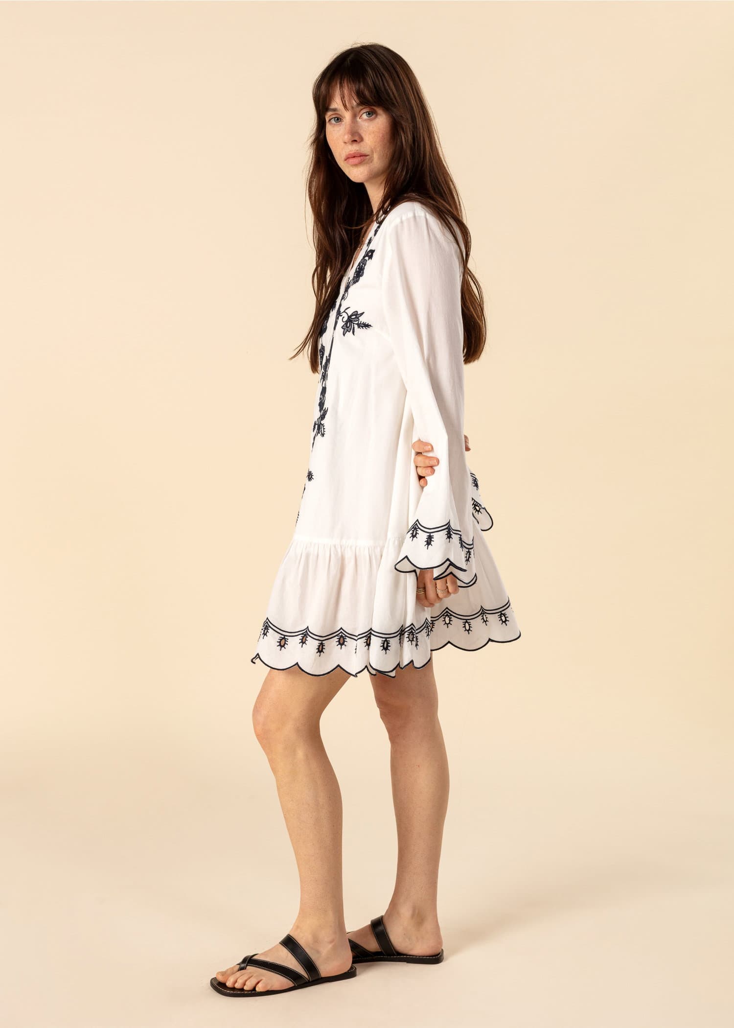 ALICE Kort broderad bomullsklänning - Vit 3 - Indiska