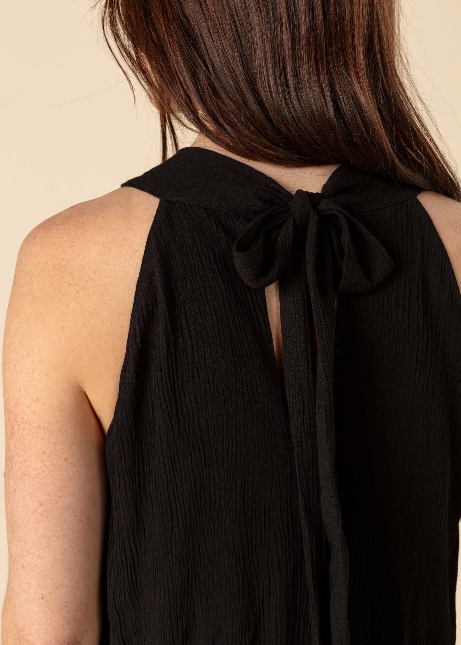 CAROLE Svart creppad maxiklänning - Svart 4 - Indiska