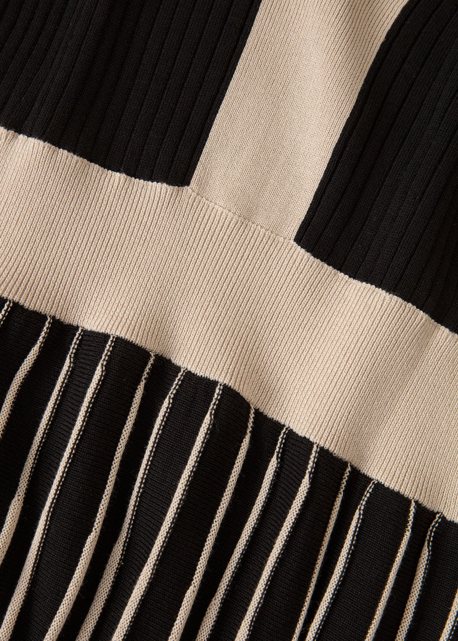 VIKI Pitkä kuvioitu mekko - Musta 1 - Indiska