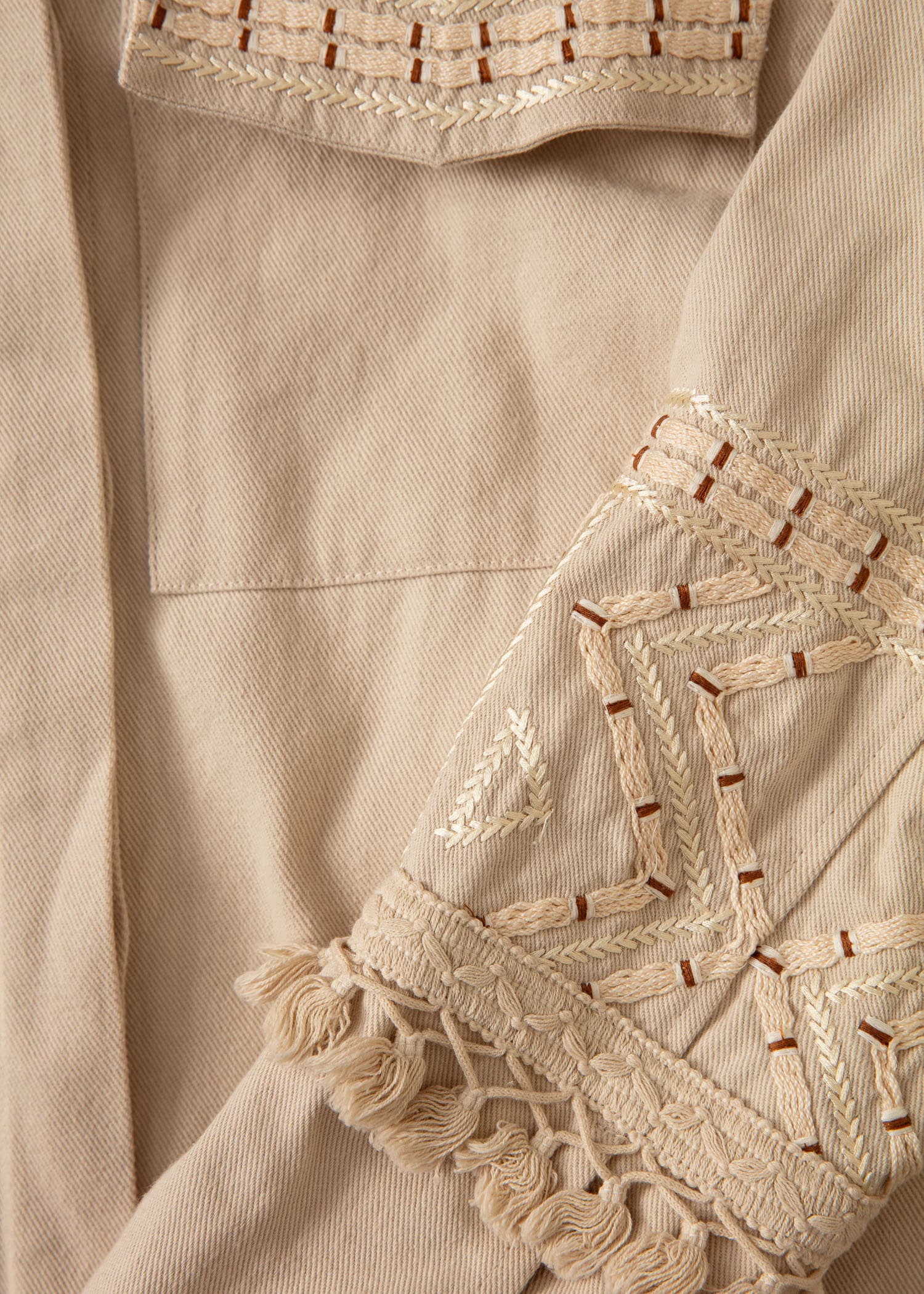 MY Valkoinen tupsukoristeinen takki - Valkoinen 2 - Indiska