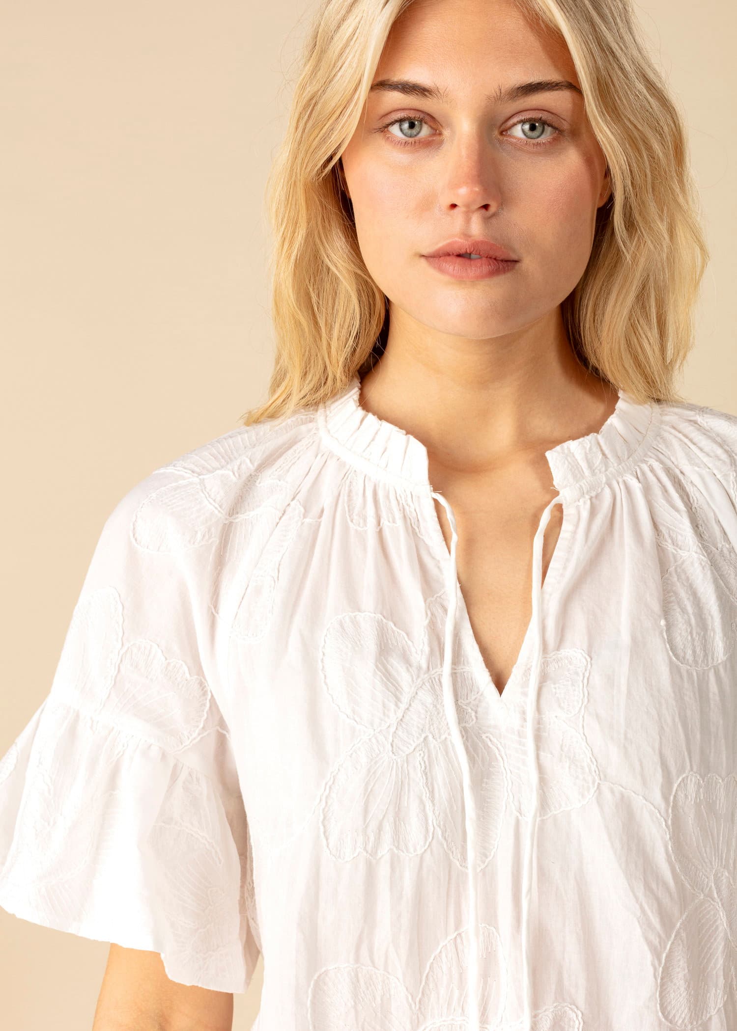 SUMAN Vit broderad blus - Vit 2 - Indiska