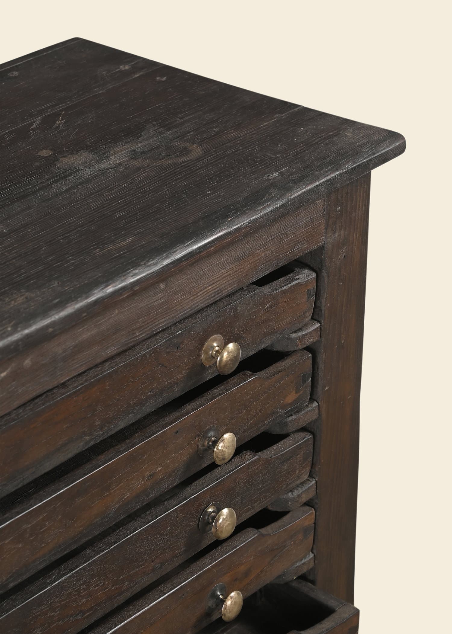 307541 Mörkbrunt vintageskåp i mangoträ - Brun 5 - Indiska