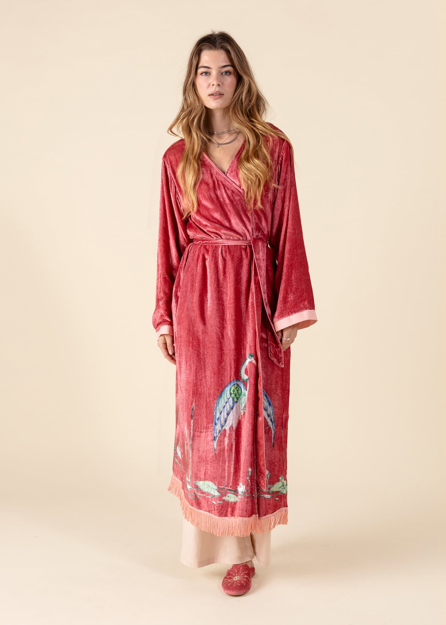 Velvet Lång mönstrad velourkimono - Rosa 3 - Indiska