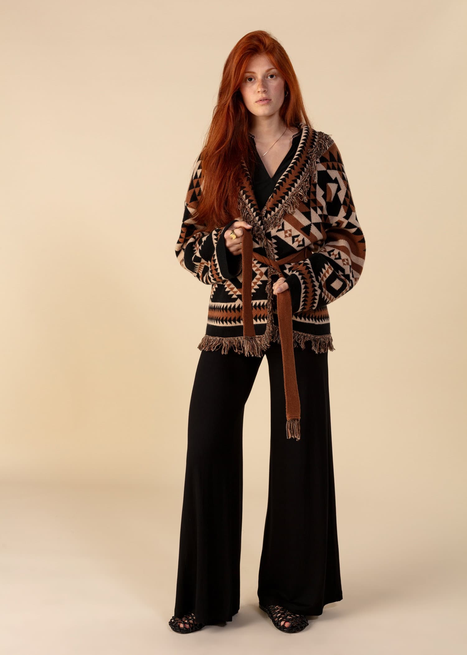 IKAT Mönstrad cardigan med fransar - Svart 3 - Indiska
