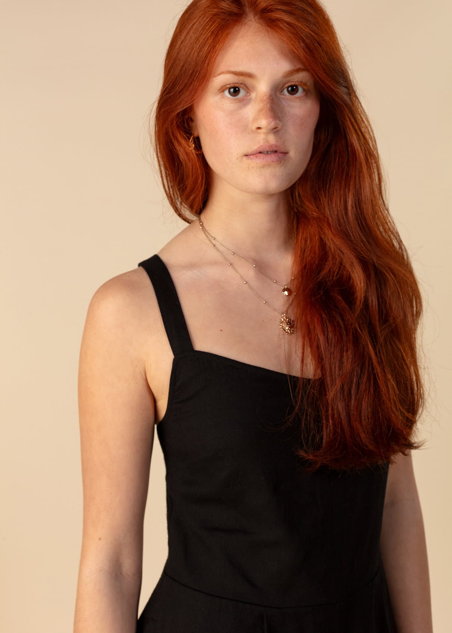 BEATRICE Jumpsuit med öppen rygg - Svart 4 - Indiska
