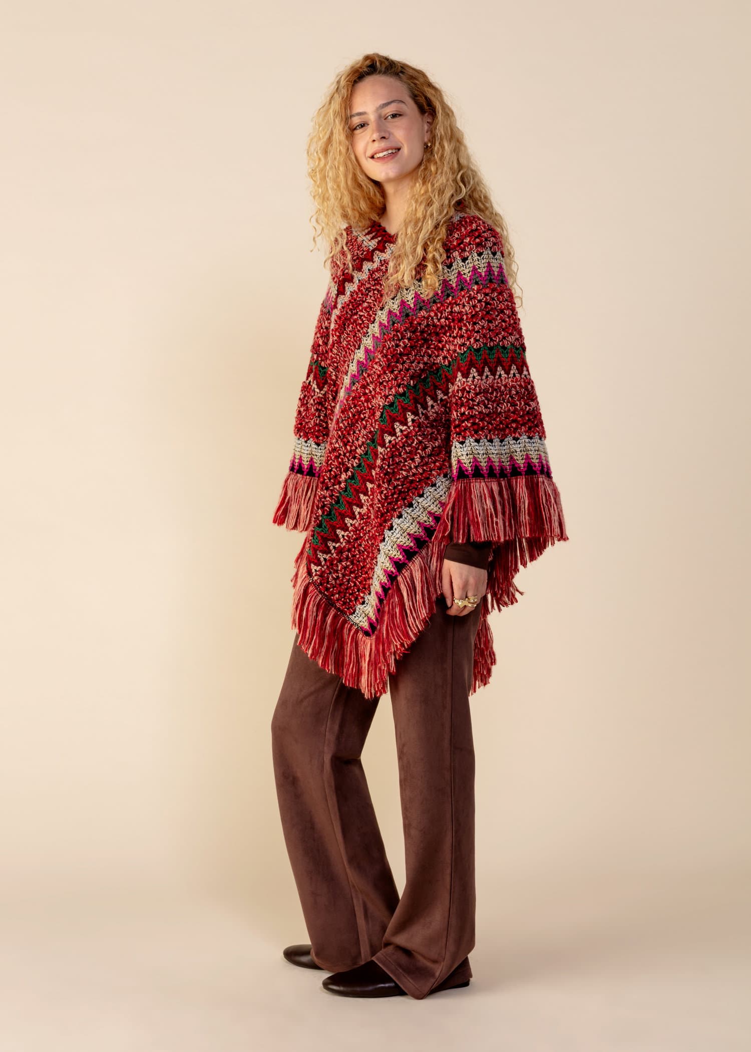 KATARINA Stickad poncho med fransar - Röd 4 - Indiska