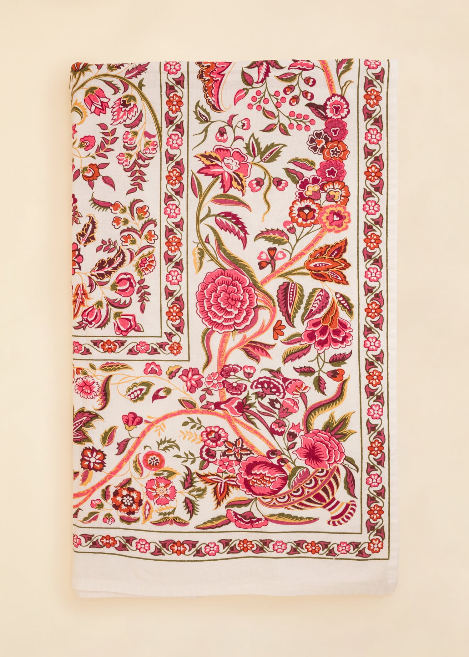 Neha Kukkakuvioinen pöytäliina 150x250 cm - Vaaleanpunainen 2 - Indiska