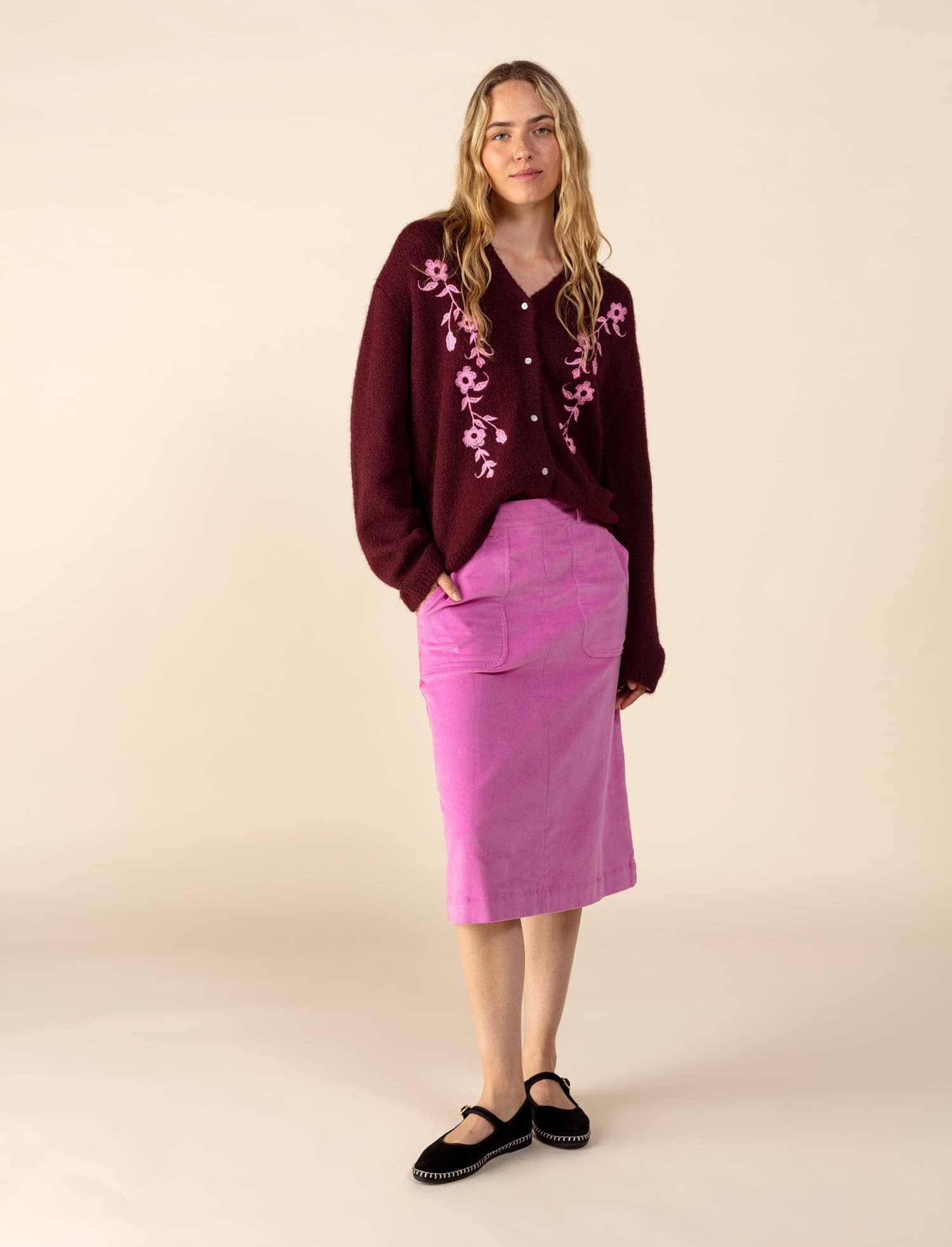 LOLA Vinröd broderad cardigan -  4 - Indiska