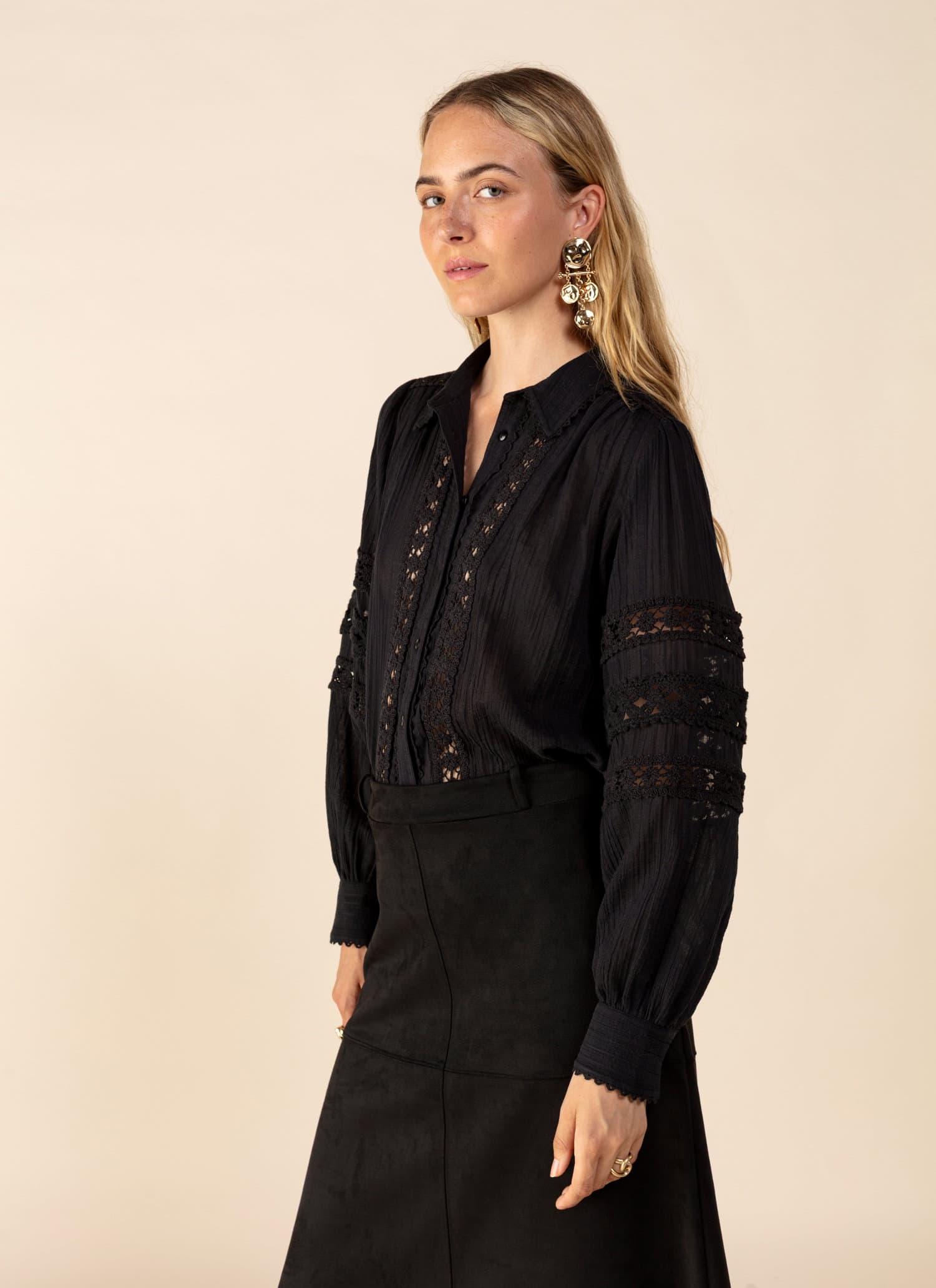 EVANGELINA Bluse med blonder - Svart 3 - Indiska