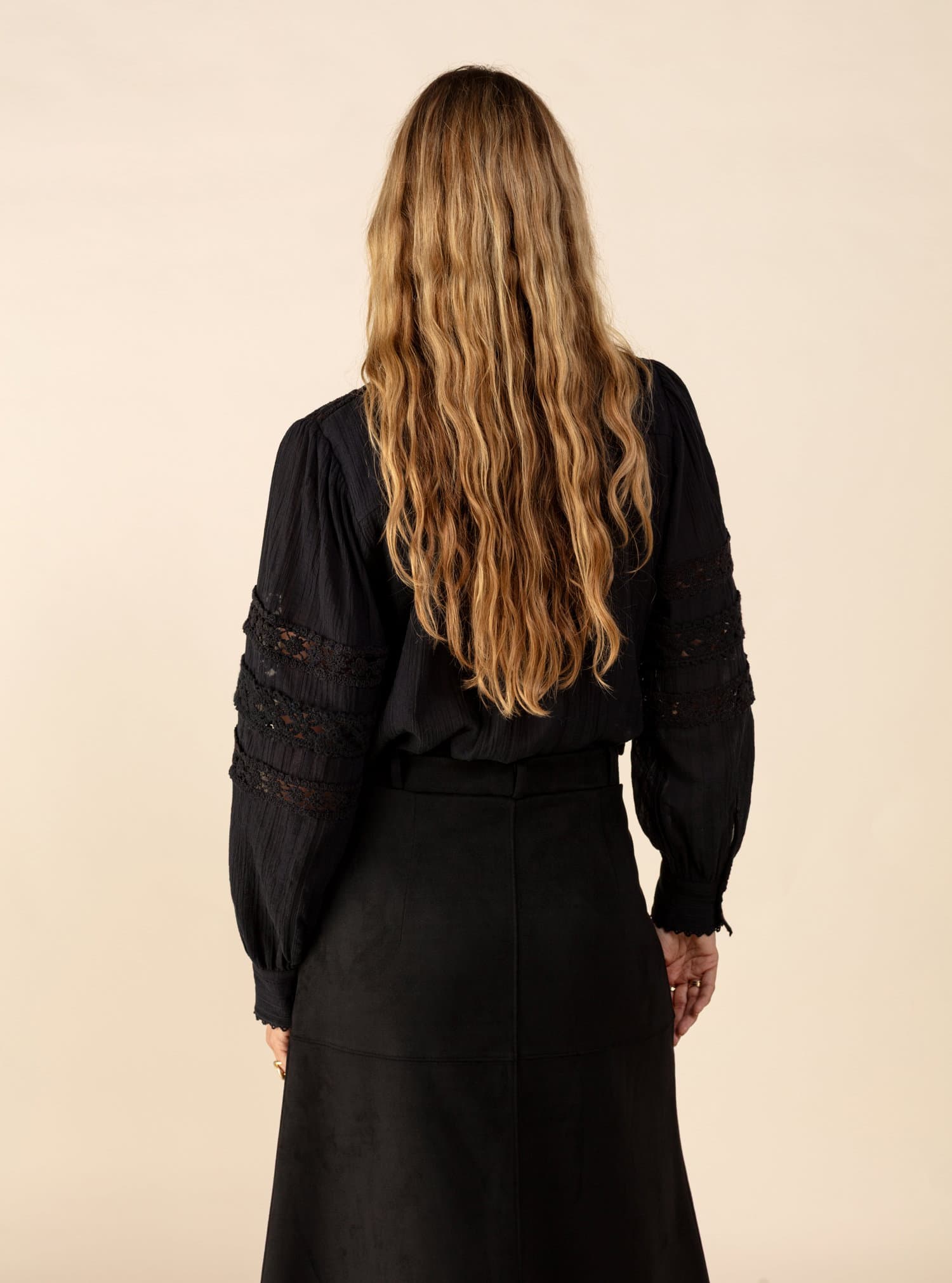 EVANGELINA Bluse med blonder - Svart 4 - Indiska