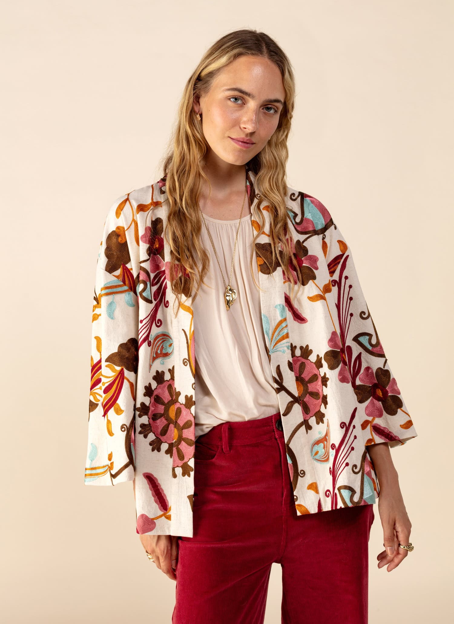 VIVI Kuviollinen kirjailtu kimono - Punainen 3 - Indiska