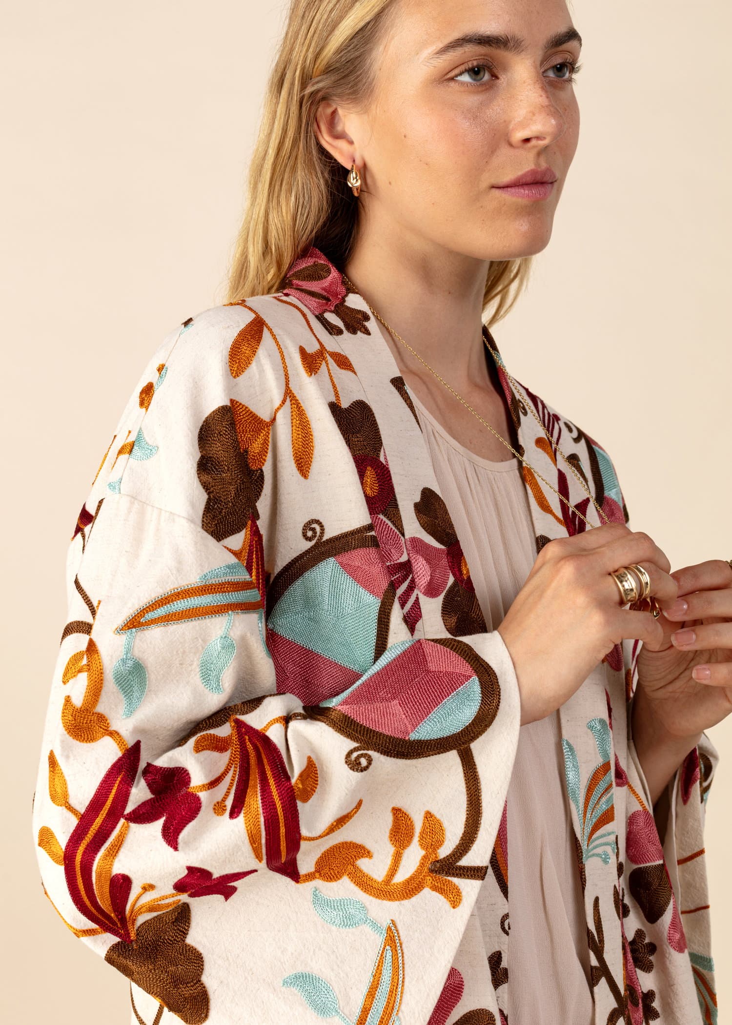 VIVI Kuviollinen kirjailtu kimono - Punainen 4 - Indiska