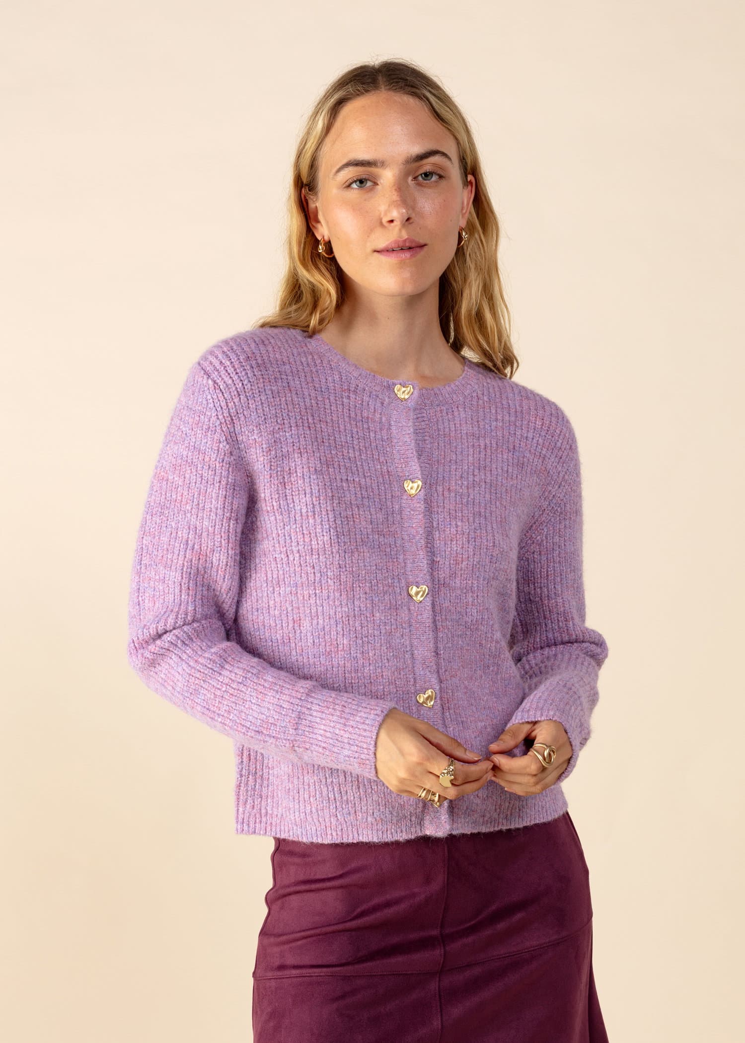 LOVELY Strikket cardigan med hjerteformede knapper - Lilla 1 - Indiska