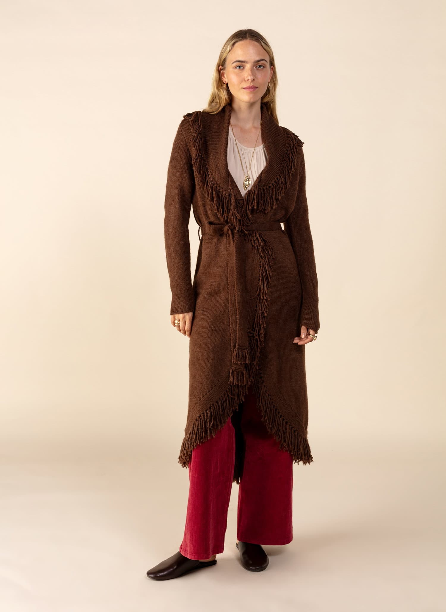 ELARA Lang cardigan med frynser - Brun 4 - Indiska