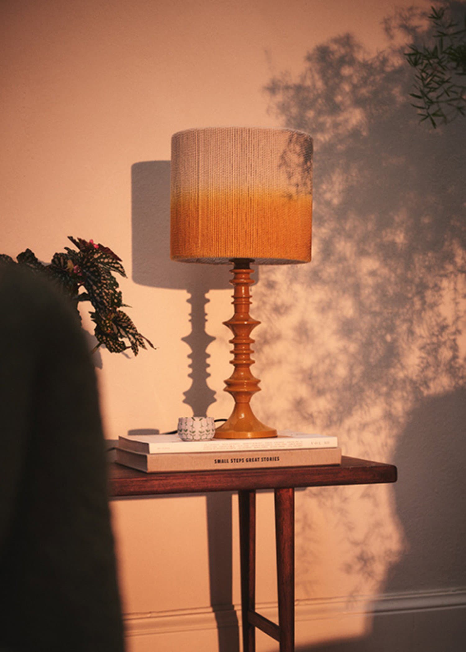 TAZI Gul bordlampe - Gul 4 - Indiska