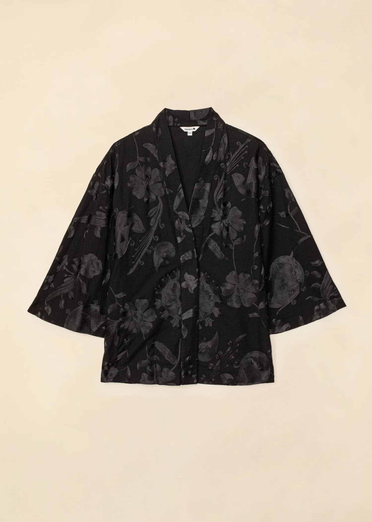 VIVI Kuviollinen kirjailtu kimono - Musta 1 - Indiska