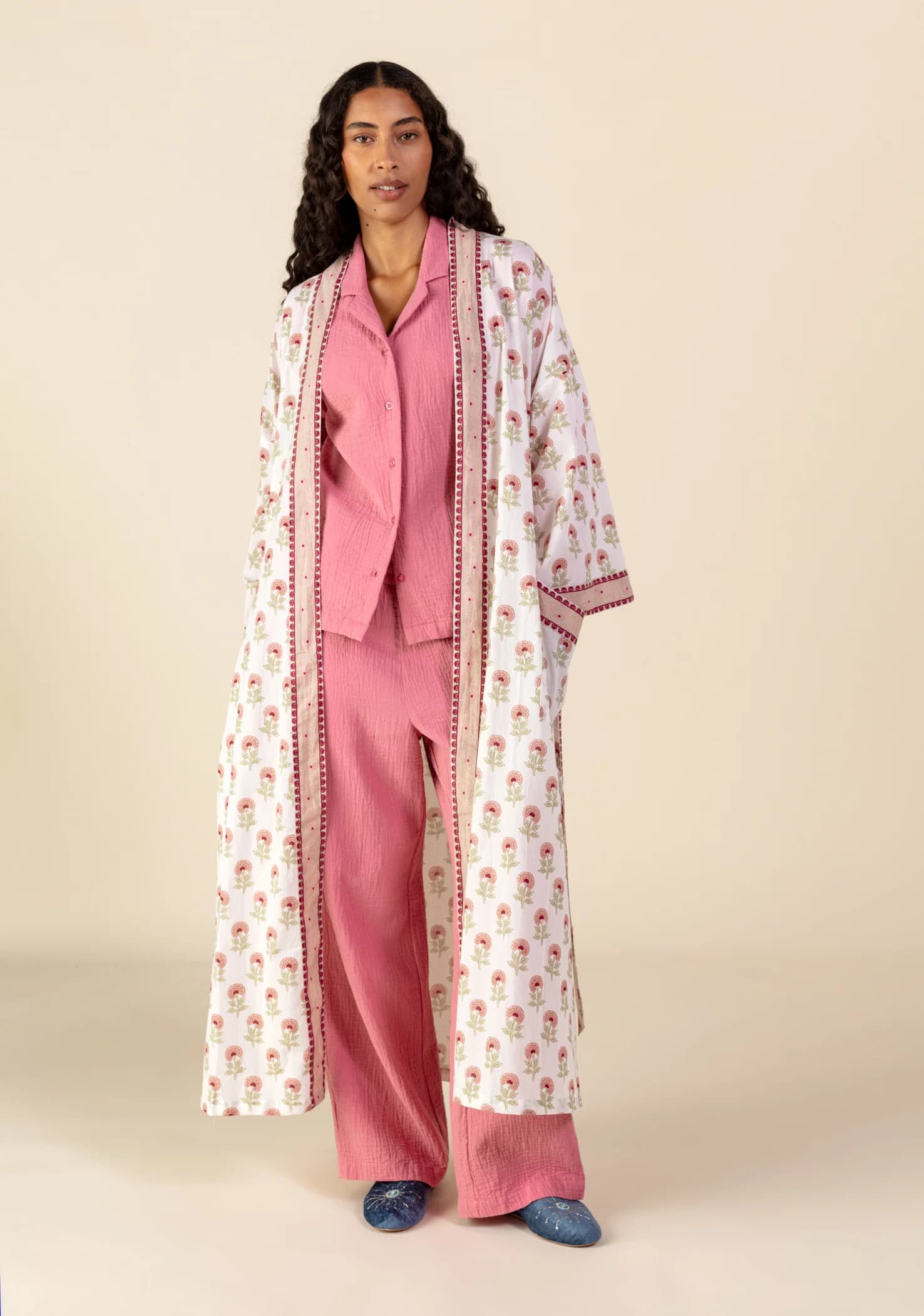Mira Håndtrykt lang kimono - Rosa 1 - Indiska