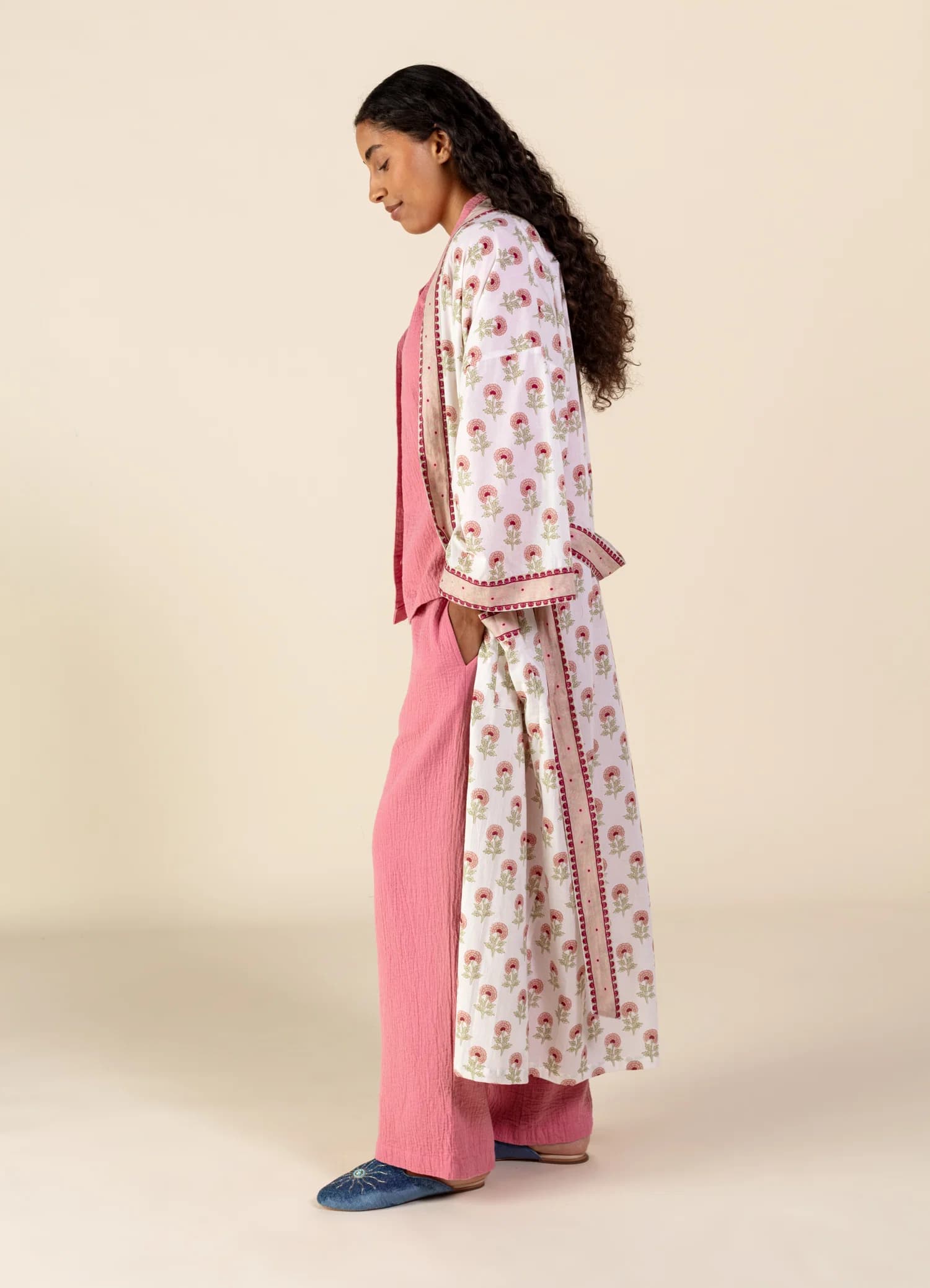 Mira Håndtrykt lang kimono - Rosa 3 - Indiska