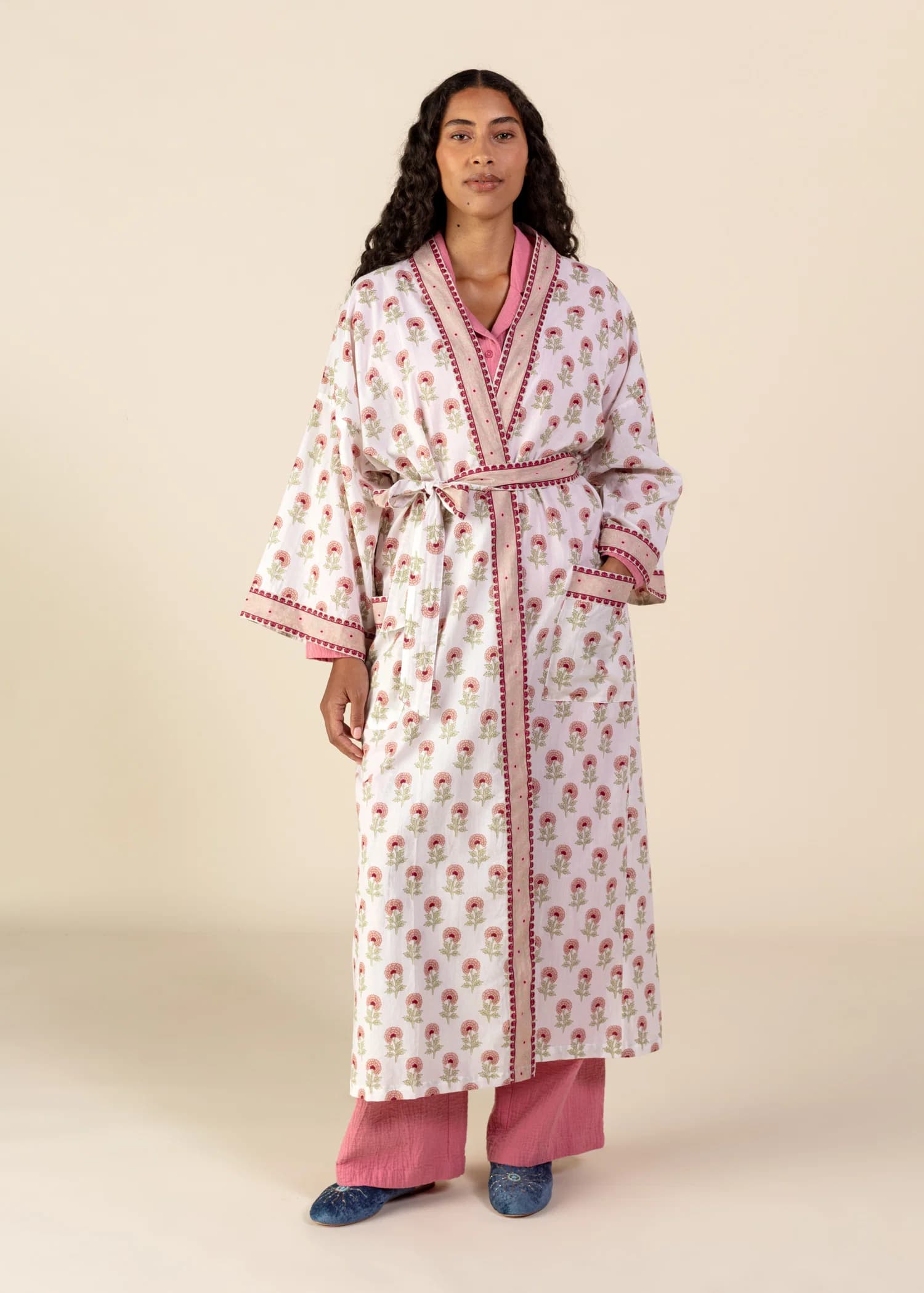 Mira Håndtrykt lang kimono - Rosa 6 - Indiska