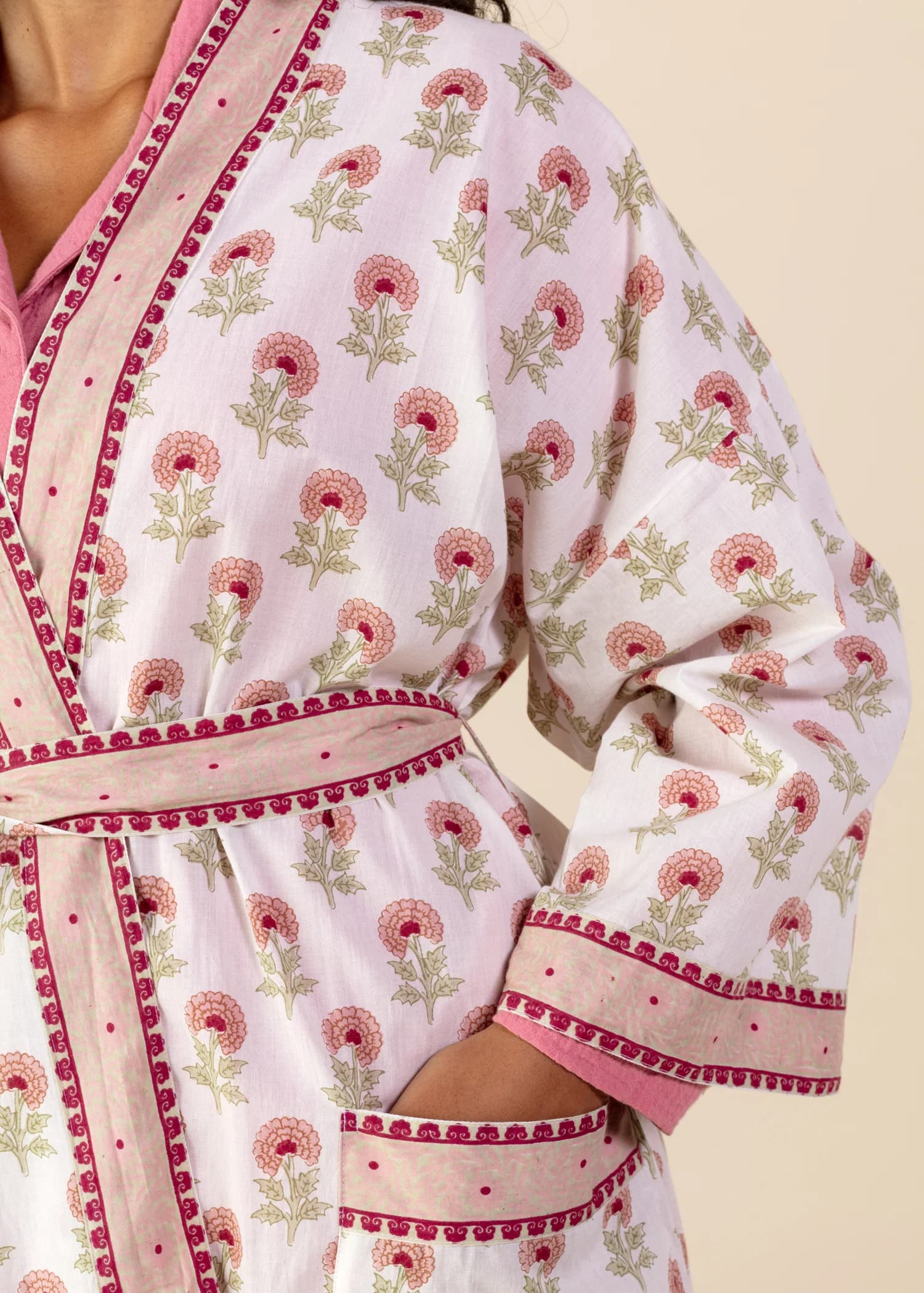 Mira Håndtrykt lang kimono - Rosa 7 - Indiska