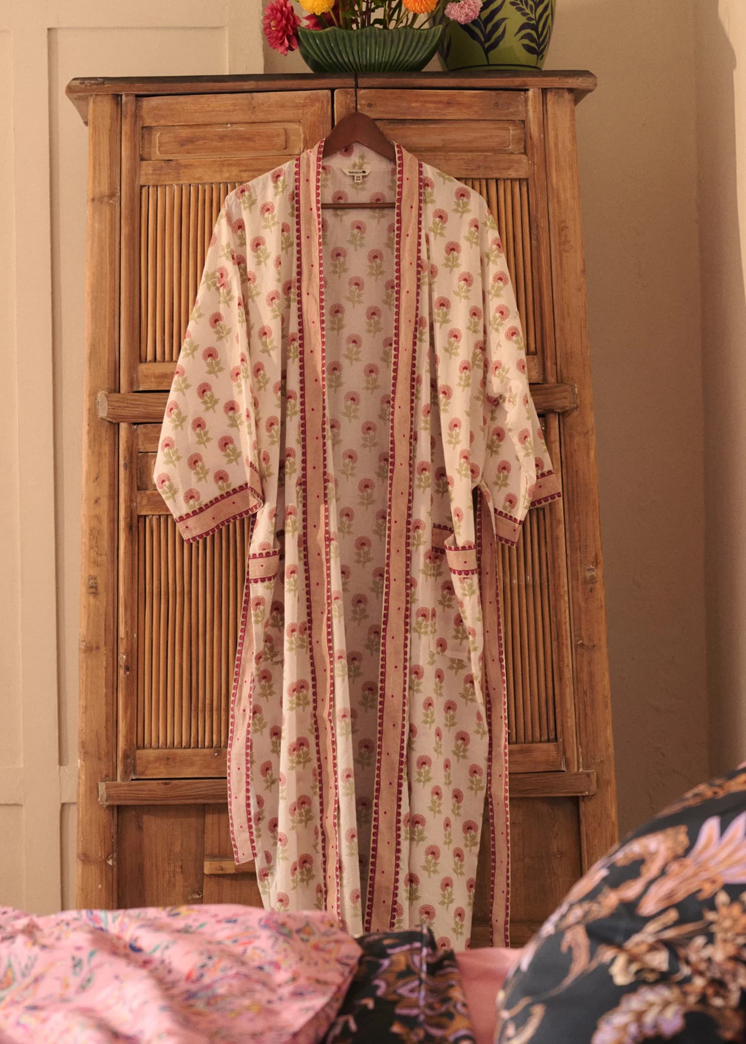 Mira Håndtrykt lang kimono - Rosa 2 - Indiska