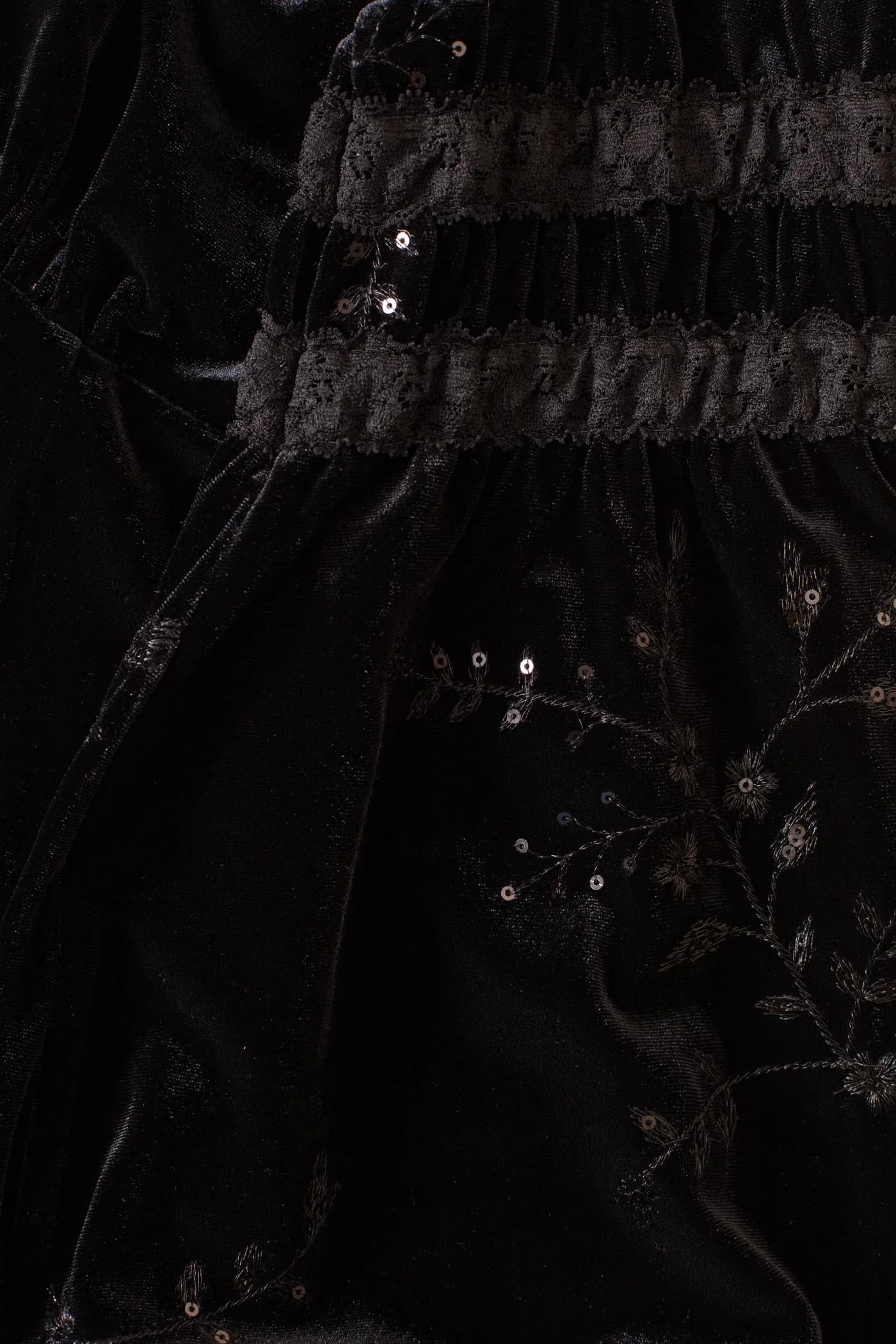 LIORA Broderad blus i velour - Svart 2 - Indiska
