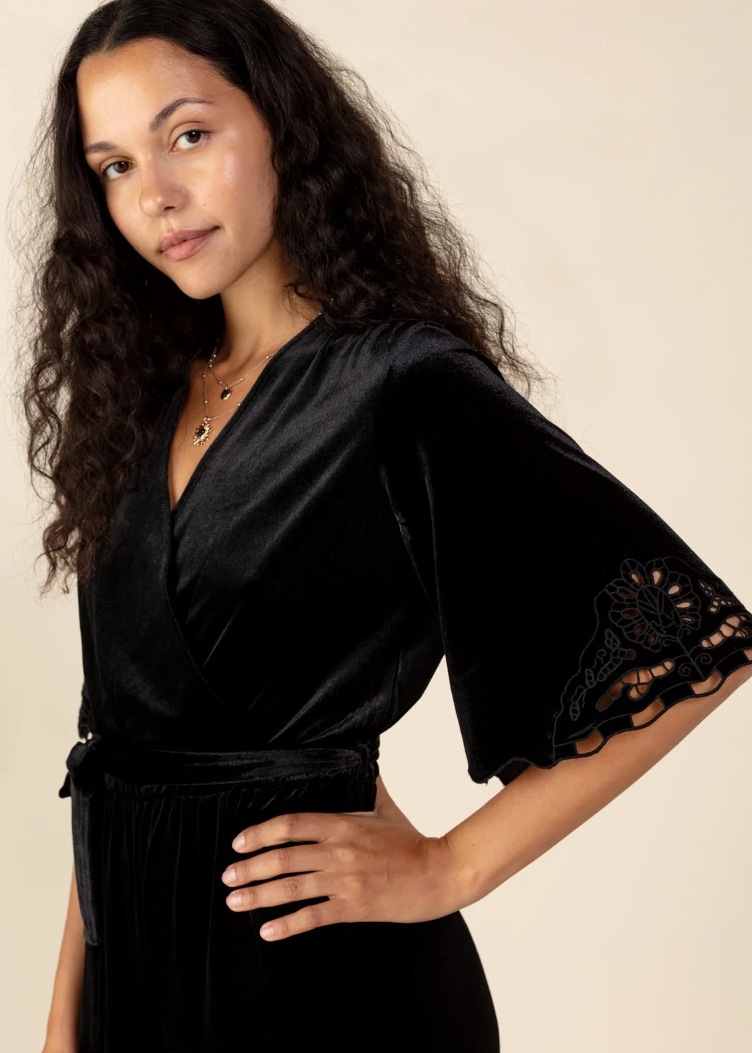 LAC Lang jumpsuit i velur - Svart 2 - Indiska
