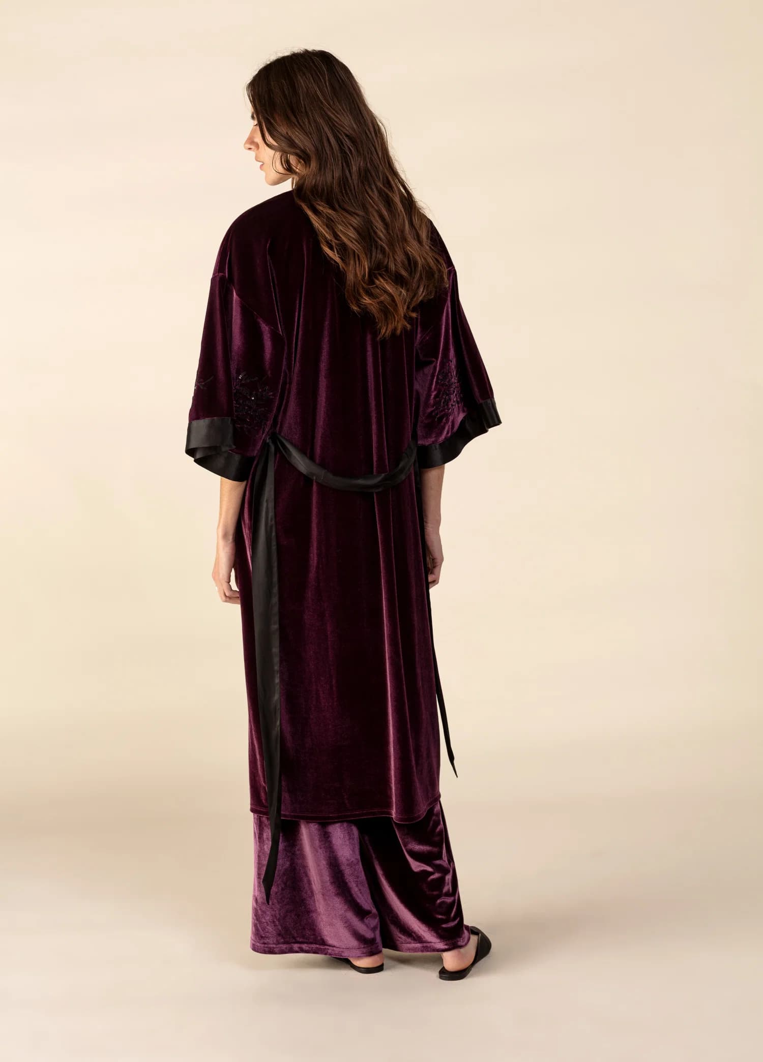 ANITA Lång broderad kimono i velour - Lila 3 - Indiska